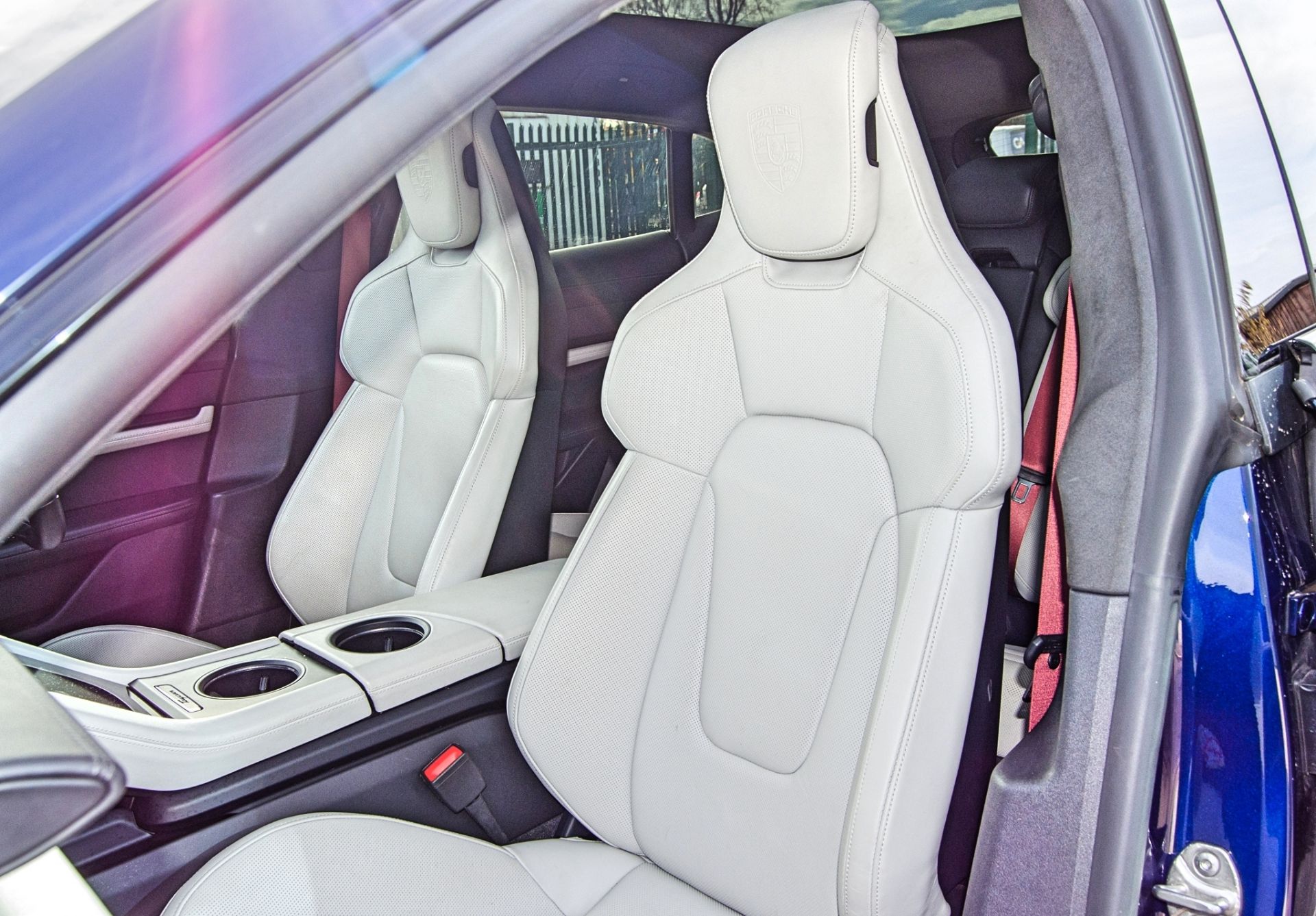 2023 Porsche Taycan Turbo Cross Turismo 500KW 93KWH electric automatic 5 seat hatchback - Image 25 of 40