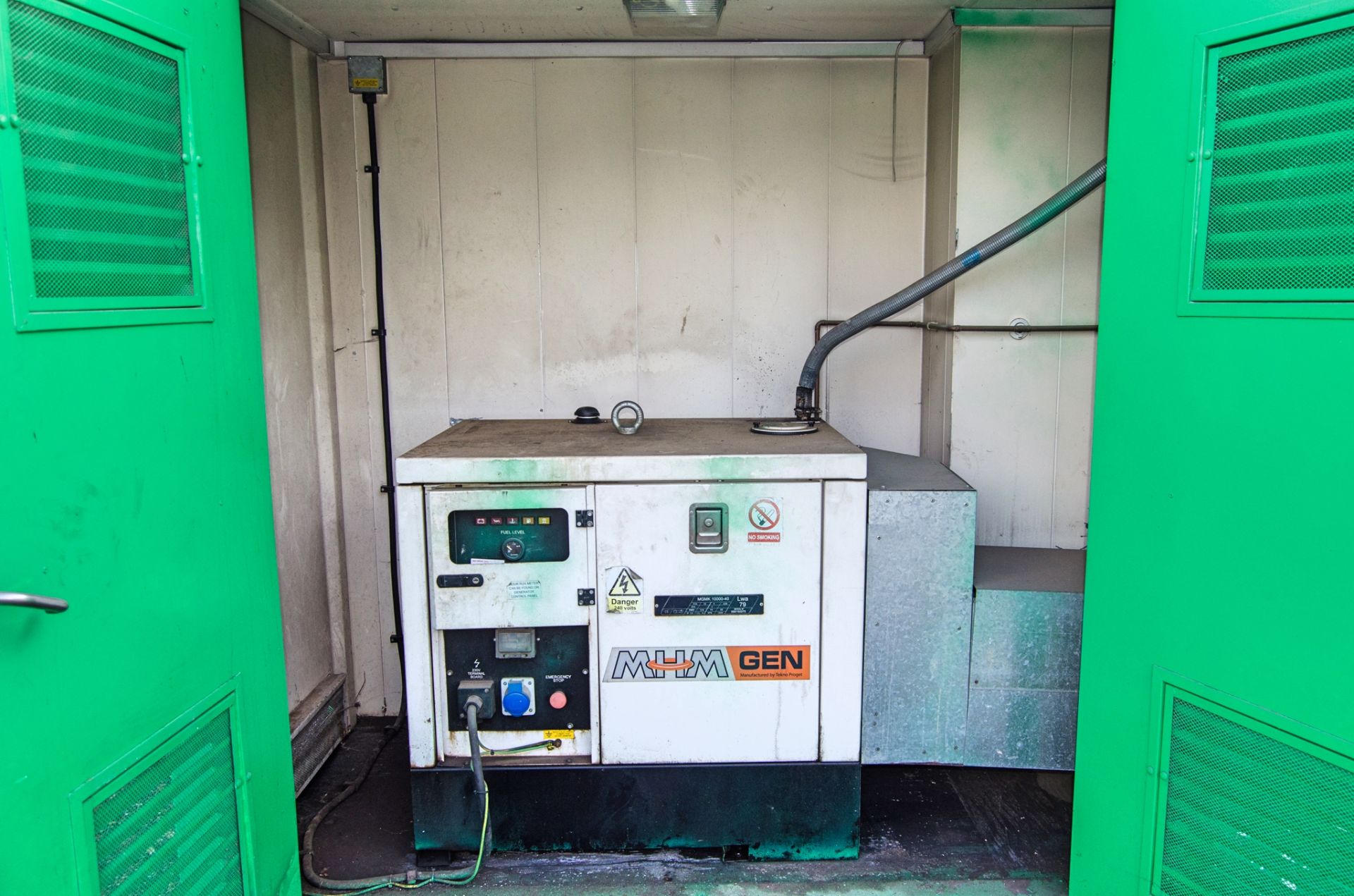24ft x 9ft steel anti-vandal welfare site unit Comprising of: Canteen area, drying room, office, - Image 10 of 11