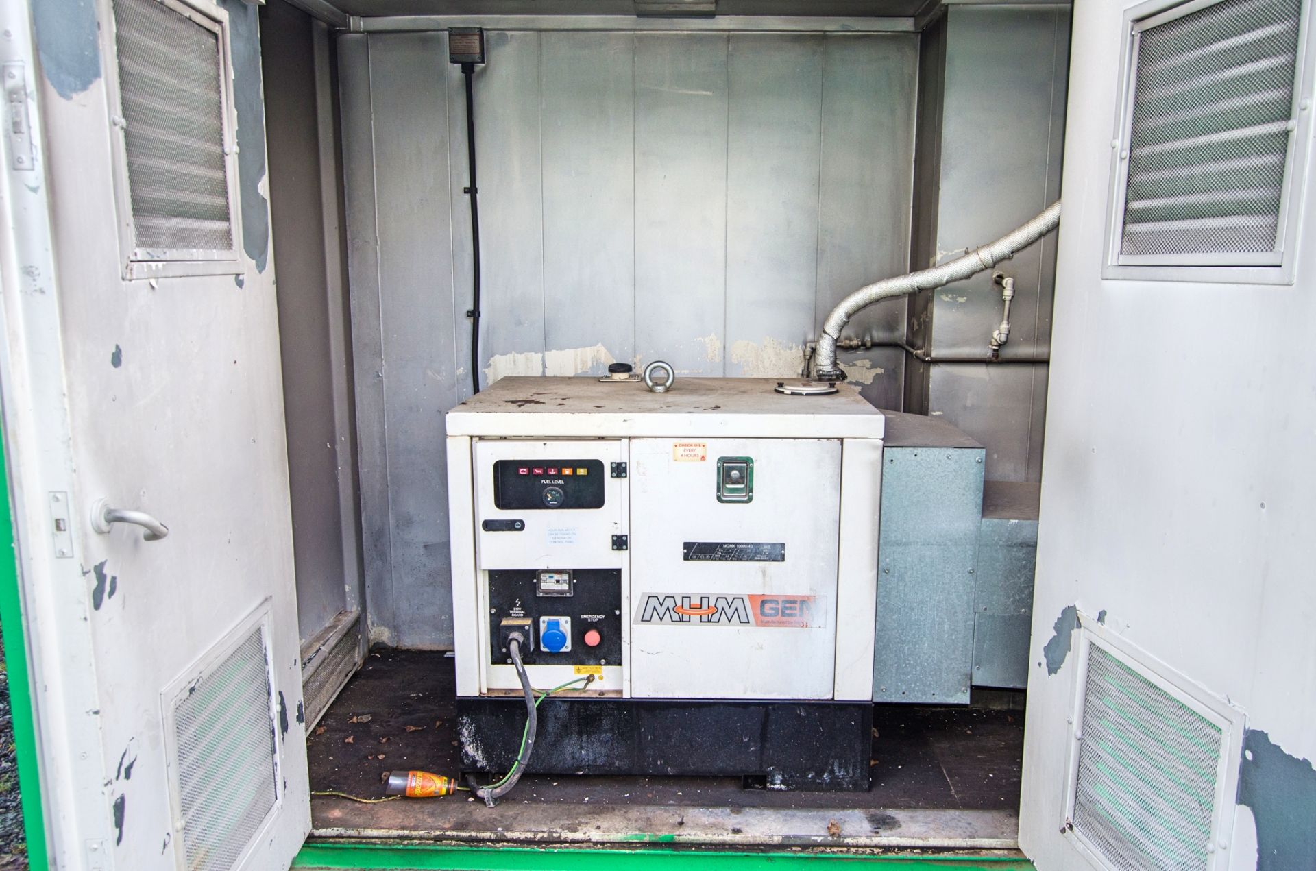 24ft x 9ft steel anti-vandal welfare site unit Comprising of: Canteen area, drying room, office, - Image 9 of 10