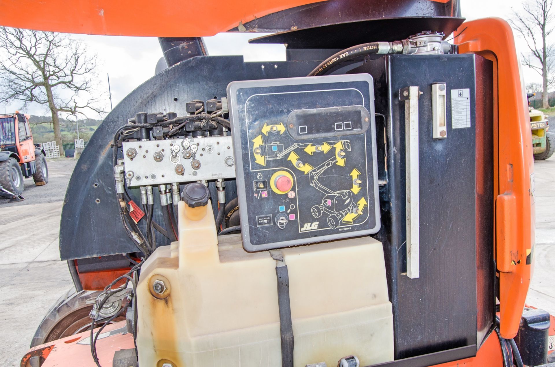 JLG 450AJ Series II diesel driven articulated boom access platform Year: 2012 S/N: E300000325 - Image 16 of 19