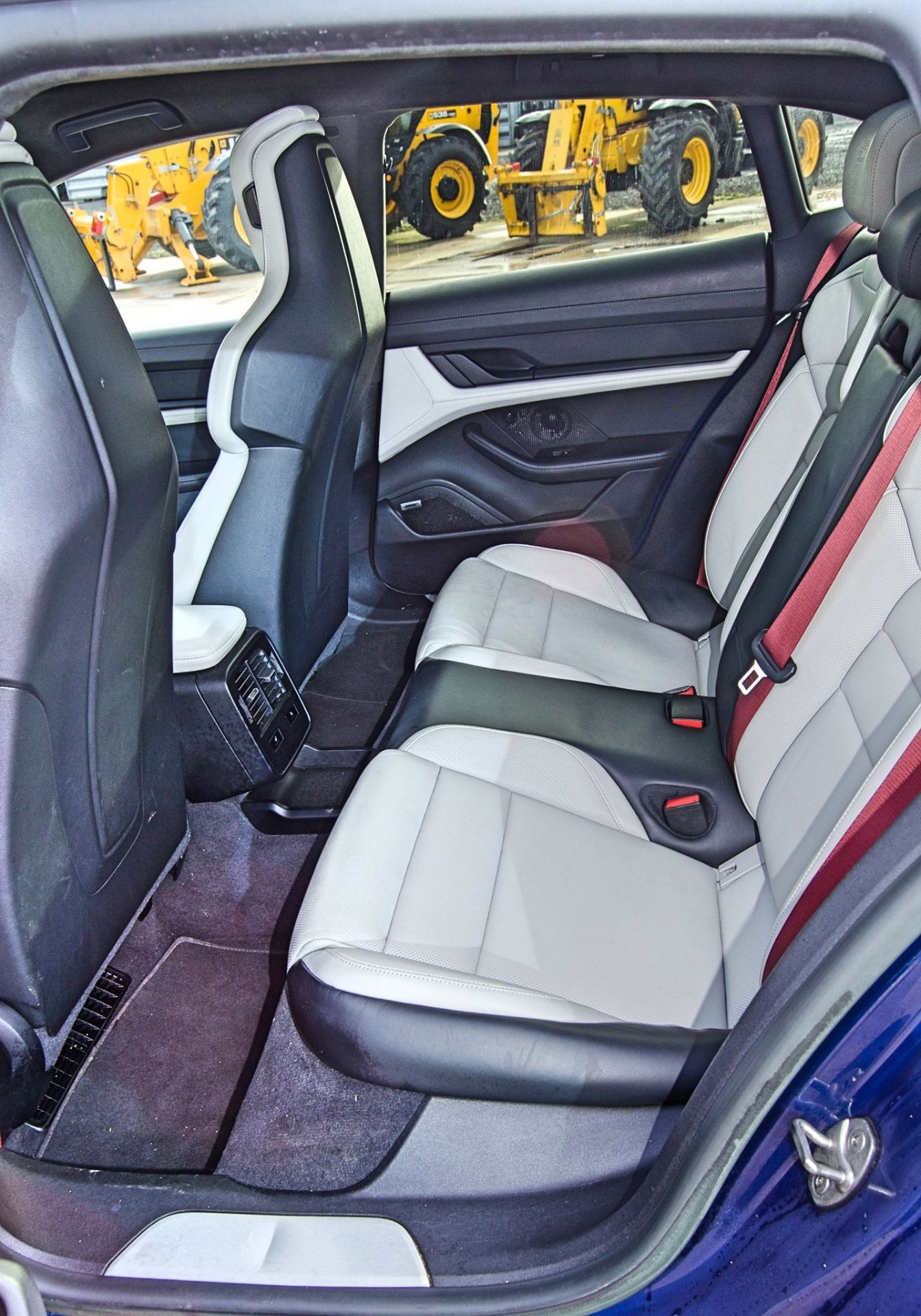 2023 Porsche Taycan Turbo Cross Turismo 500KW 93KWH electric automatic 5 seat hatchback - Image 26 of 40
