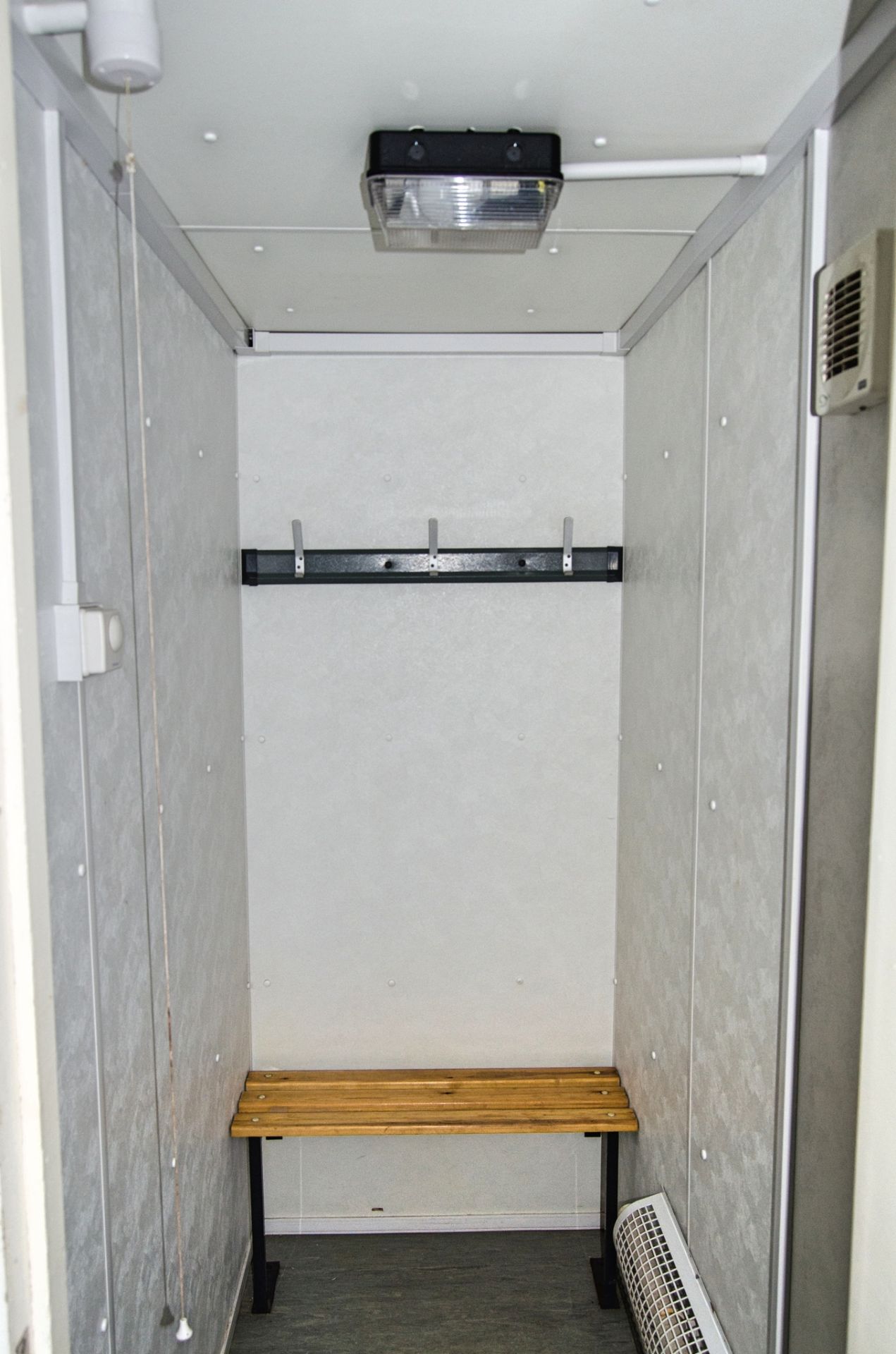 24ft x 9ft steel anti-vandal welfare site unit Comprising of: Canteen area, drying room, office, - Image 7 of 11