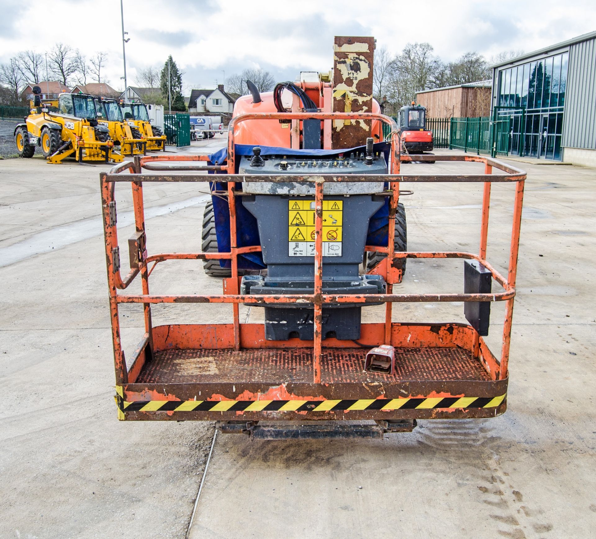 JLG 450AJ Series II diesel driven articulated boom access platform Year: 2012 S/N: E300000325 - Image 5 of 19