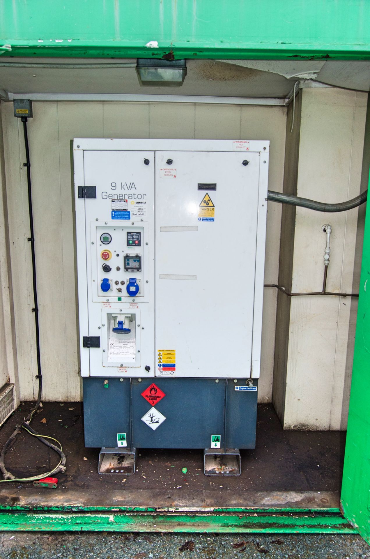 24ft x 9ft steel anti vandal welfare site unit Comprising of: Canteen area, drying room, office, - Image 10 of 11