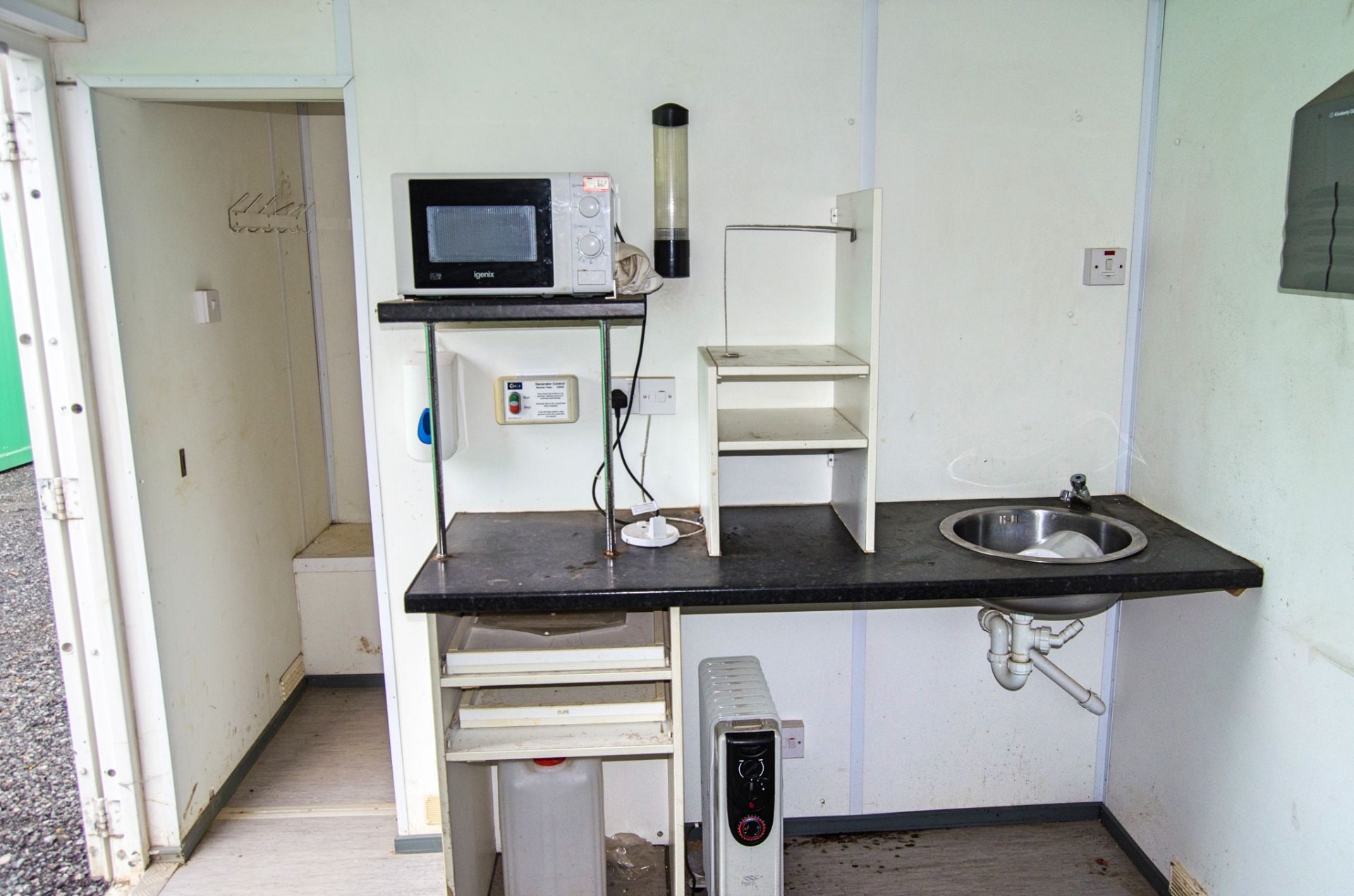 24ft x 9ft steel anti-vandal welfare site unit Comprising of: Canteen area, drying room, office, - Image 6 of 11