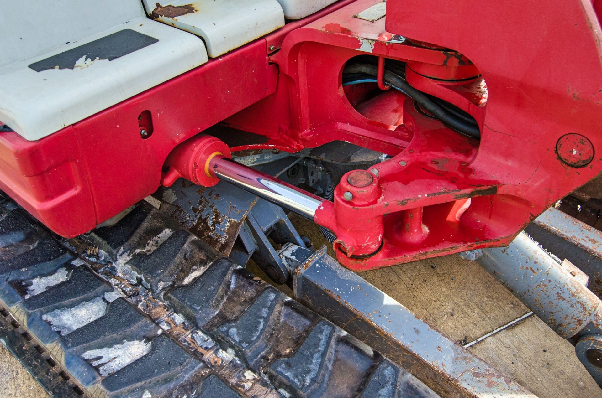 Takeuchi TB250 5 tonne rubber tracked excavator Year: 2018 S/N: 125005975 Recorded Hours: 5236 ( - Image 18 of 27