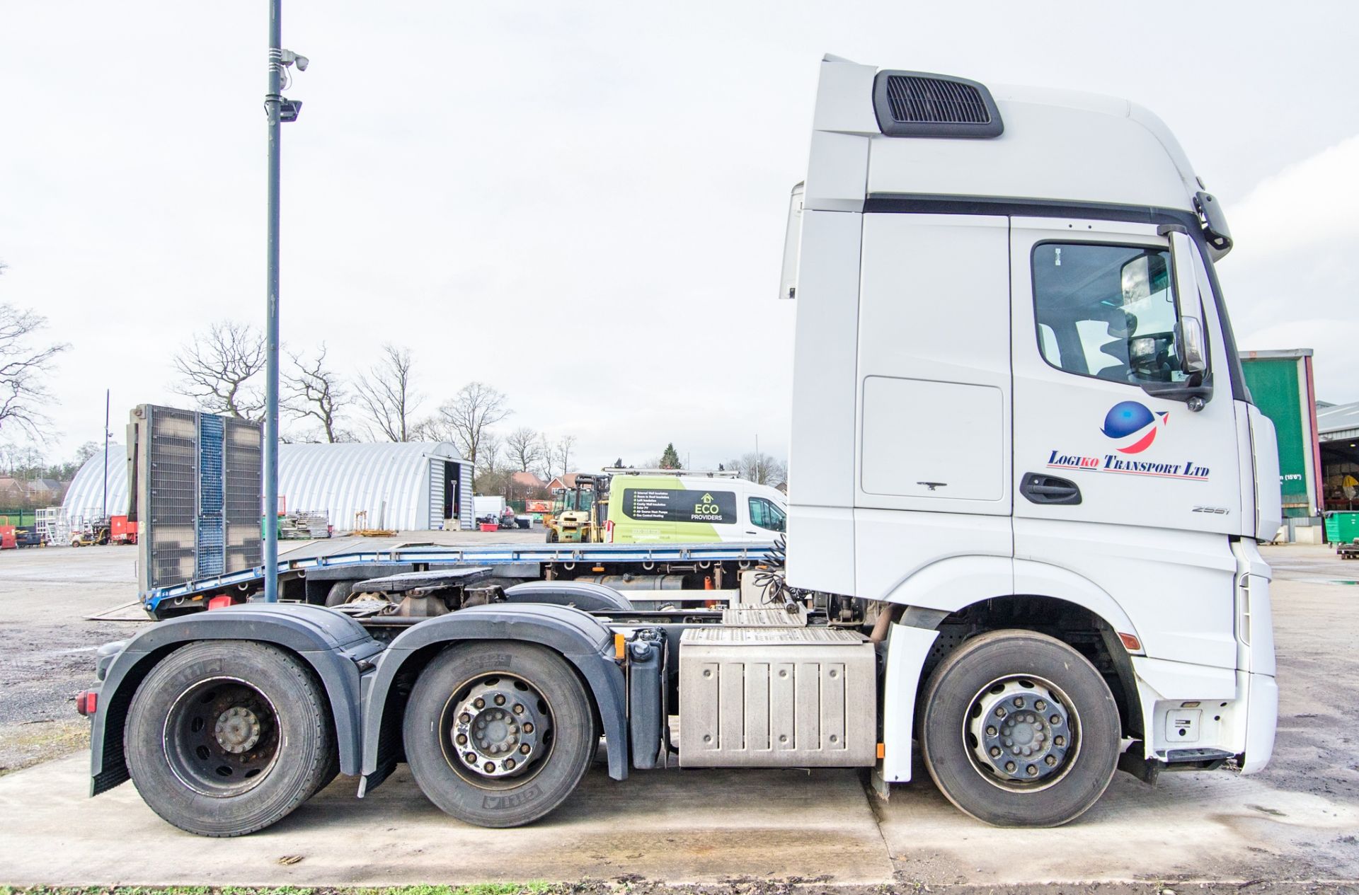 Mercedes Benz 2551 6x2 12,809cc diesel automatic tractor unit Registration Number: YJ18 RKZ Date - Image 8 of 27