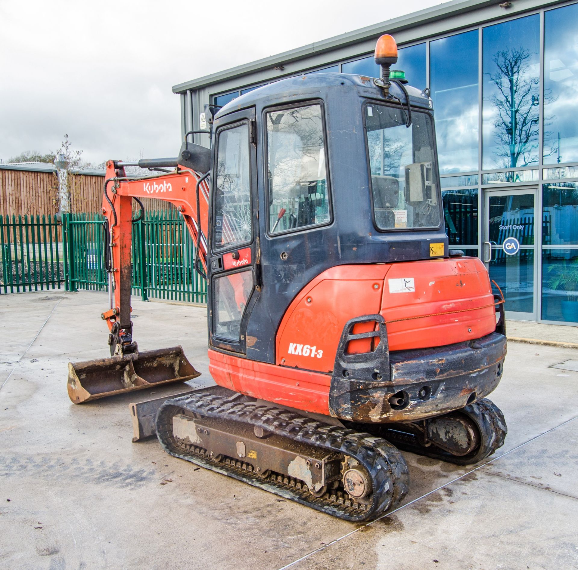 Kubota KX61-3 2.6 tonne rubber tracked excavator Year: 2015 S/N: 81783 Recorded Hours: 3857 blade. - Image 4 of 24