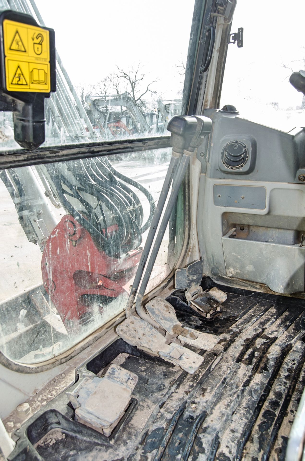Takeuchi TB250 5 tonne rubber tracked excavator Year: 2018 S/N: 125005975 Recorded Hours: 5236 ( - Image 20 of 27
