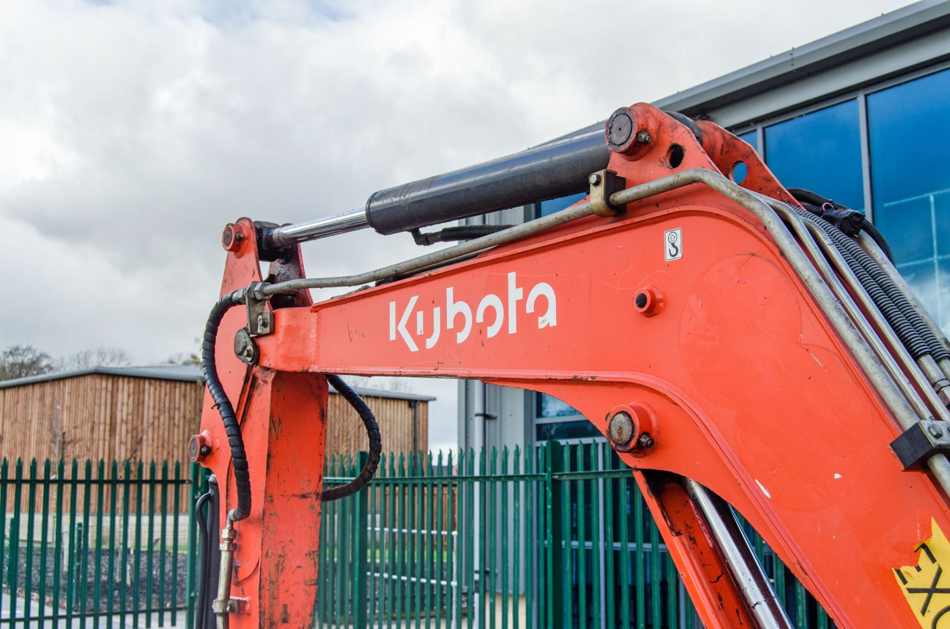 Kubota KX61-3 2.6 tonne rubber tracked excavator Year: 2015 S/N: 81783 Recorded Hours: 3857 blade. - Image 16 of 24