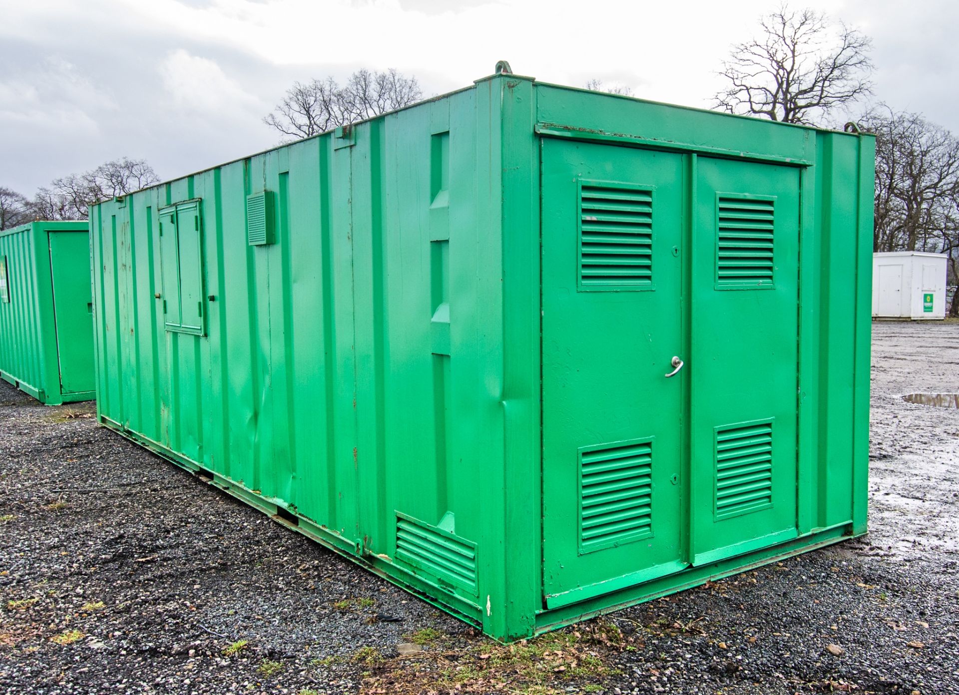 24ft x 9ft steel anti-vandal welfare site unit Comprising of: Canteen area, drying room, office, - Image 3 of 10