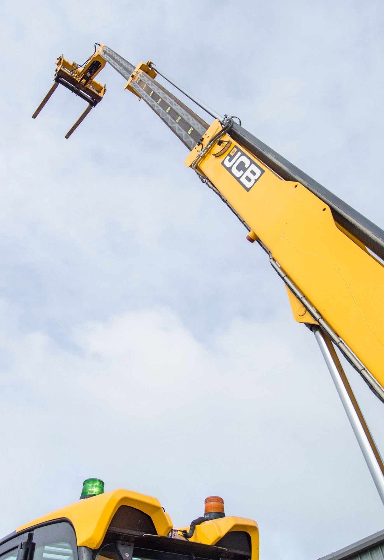 JCB 540-140 Hi-Viz Stage V 14 metre telescopic handler Year: 2021 S/N: 3084895 Recorded Hours: - Image 10 of 26