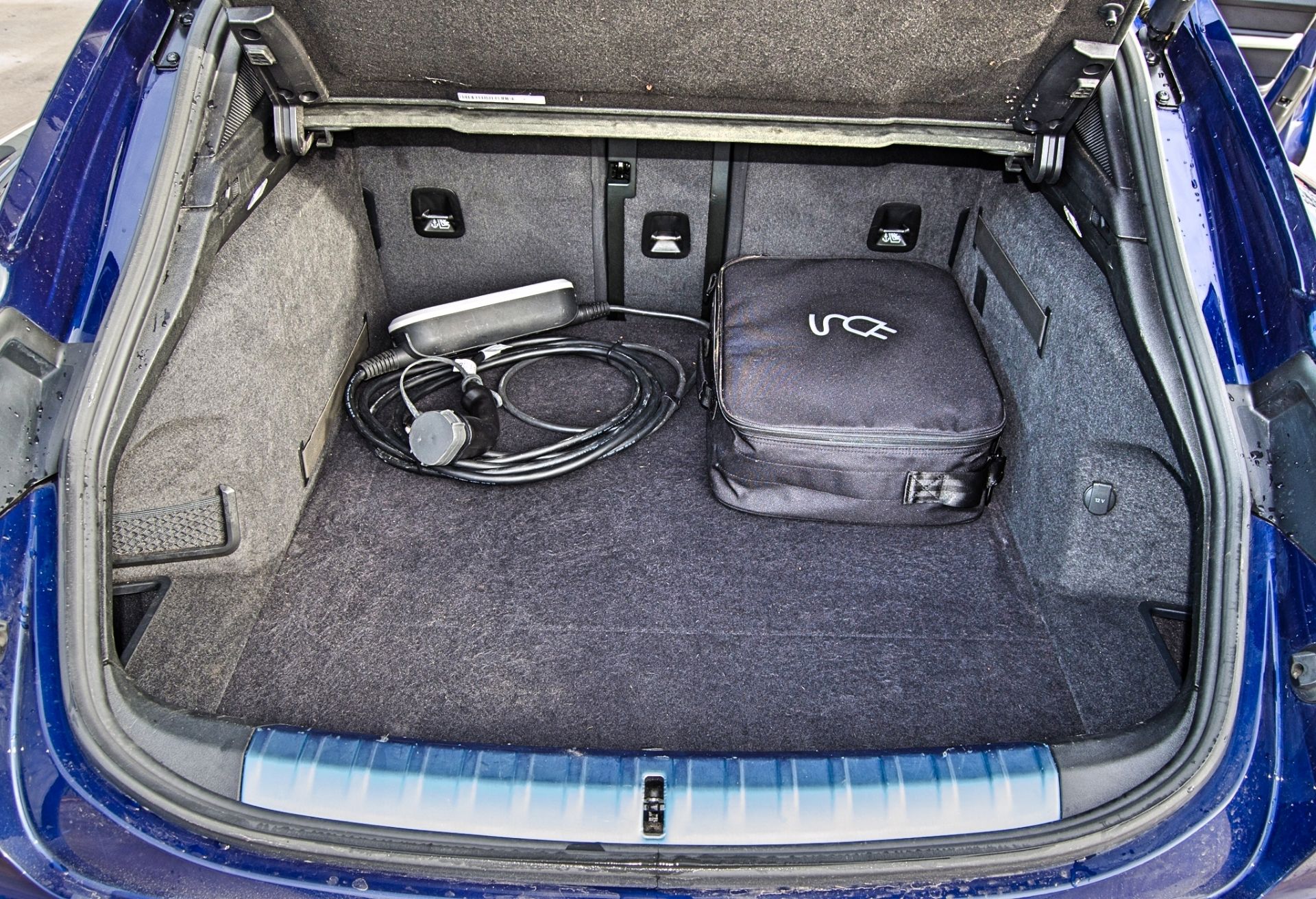 2023 Porsche Taycan Turbo Cross Turismo 500KW 93KWH electric automatic 5 seat hatchback - Image 38 of 40