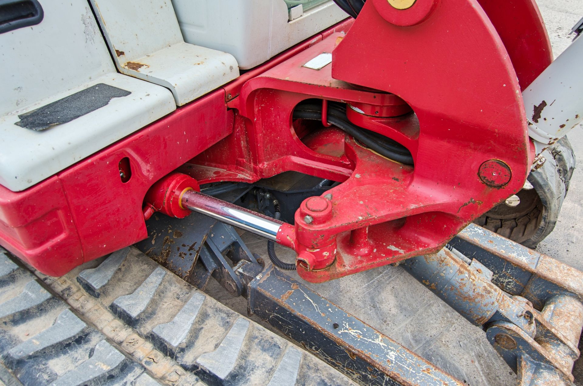 Takeuchi TB250 5 tonne rubber tracked excavator Year: 2018 S/N: 125005919 Recorded Hours: 5503 - Image 19 of 27