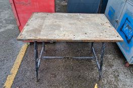 Collapsible work bench