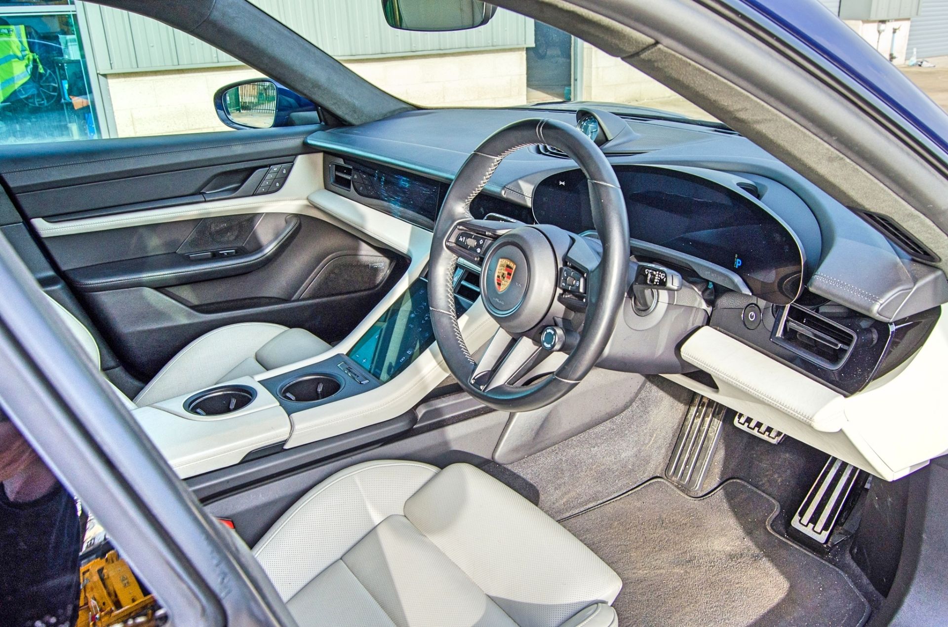 2023 Porsche Taycan Turbo Cross Turismo 500KW 93KWH electric automatic 5 seat hatchback - Image 20 of 40
