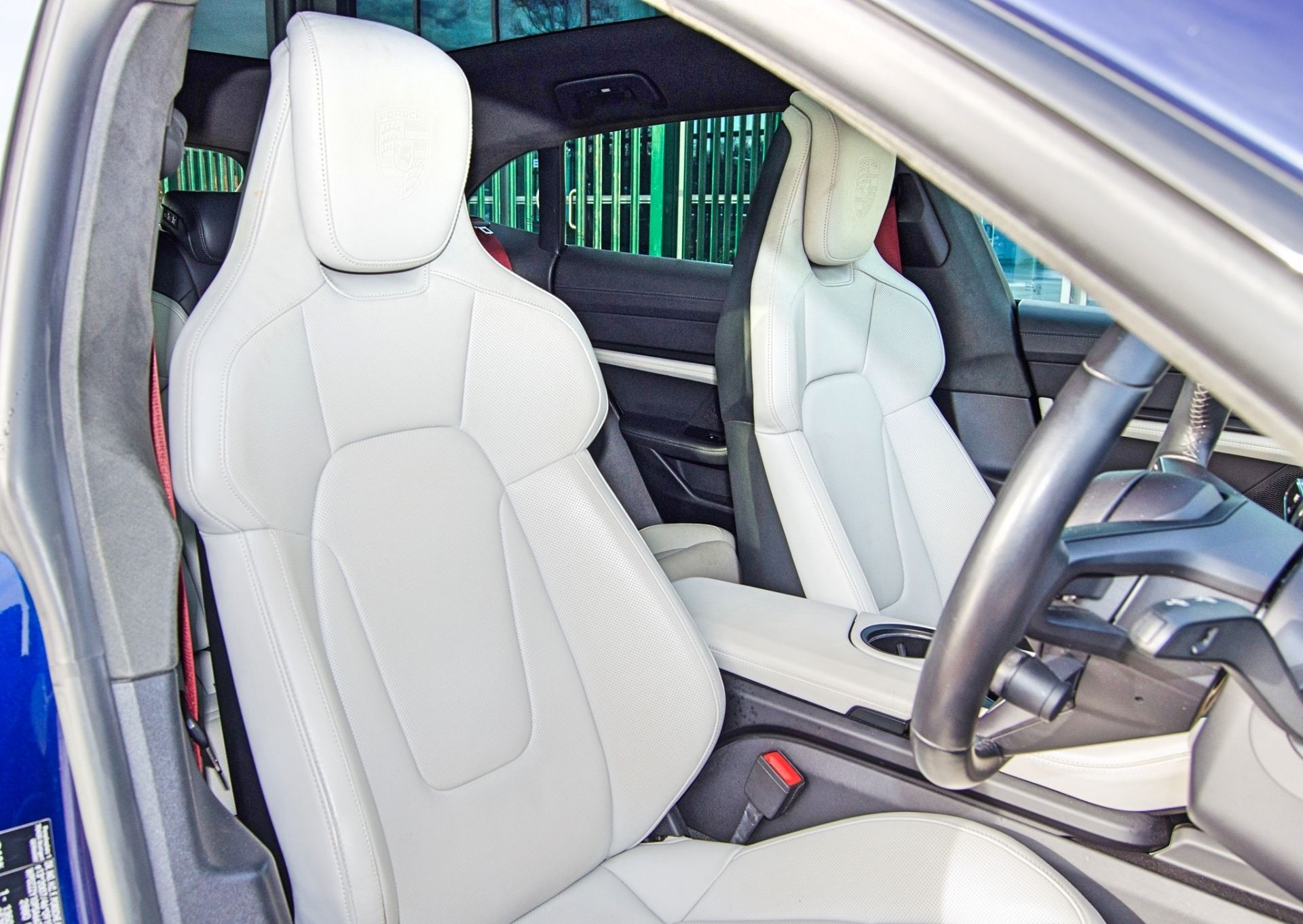 2023 Porsche Taycan Turbo Cross Turismo 500KW 93KWH electric automatic 5 seat hatchback - Image 22 of 40
