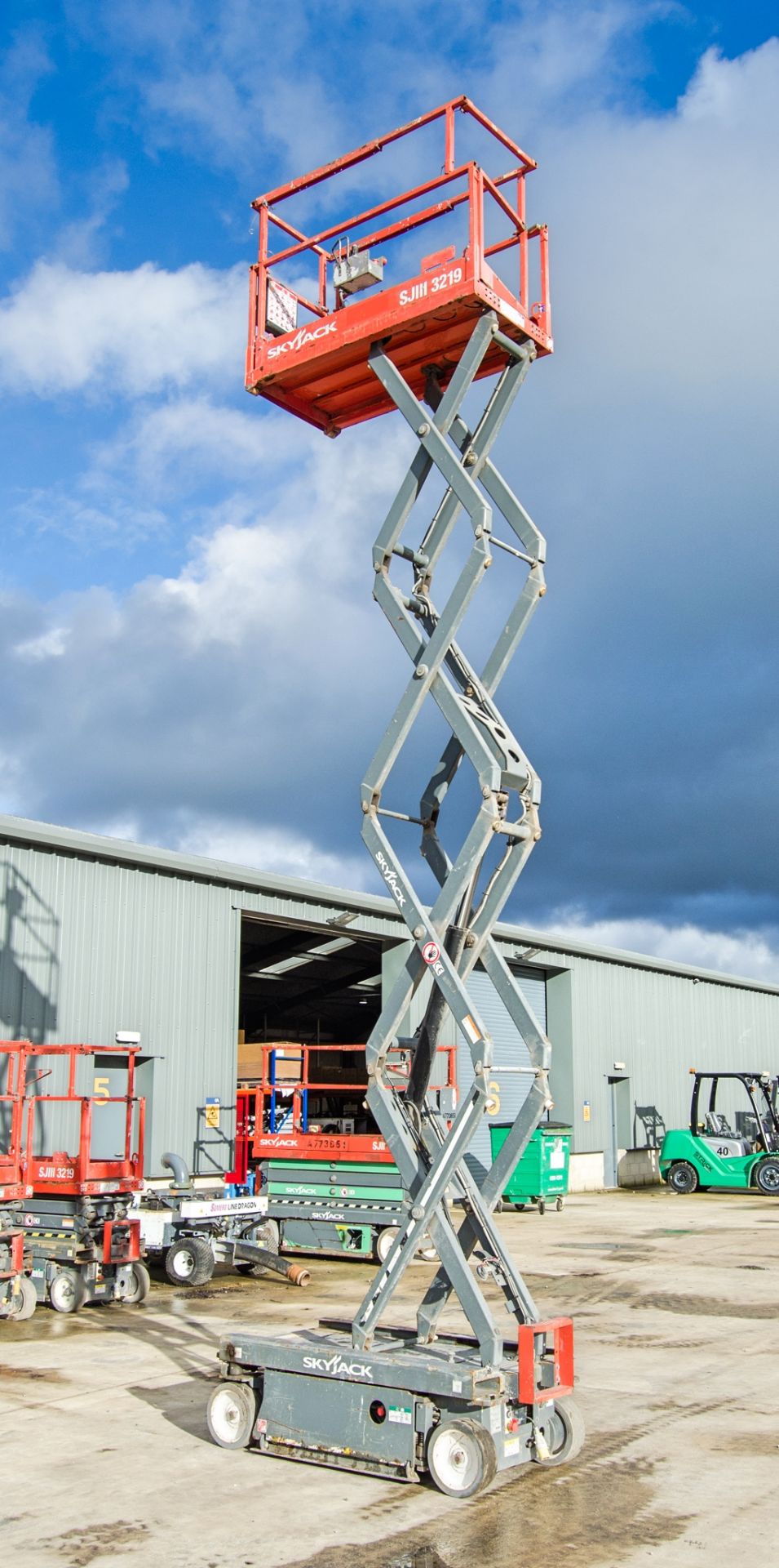 Skyjack SJIII 3219 battery electric scissor lift access platform Year: 2019 S/N: 22136633 HYP547 - Image 5 of 10