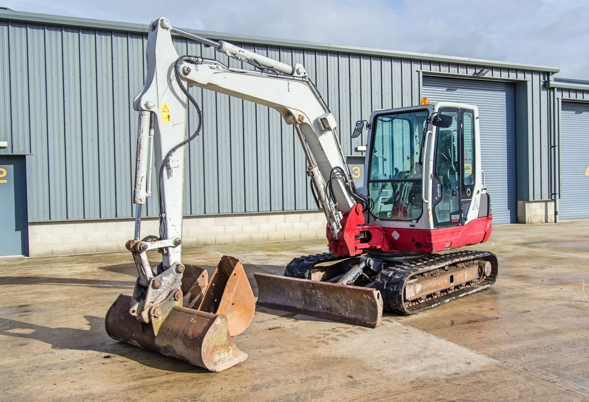 Takeuchi TB250 5 tonne rubber tracked excavator Year: 2018 S/N: 125005975 Recorded Hours: 5236 (