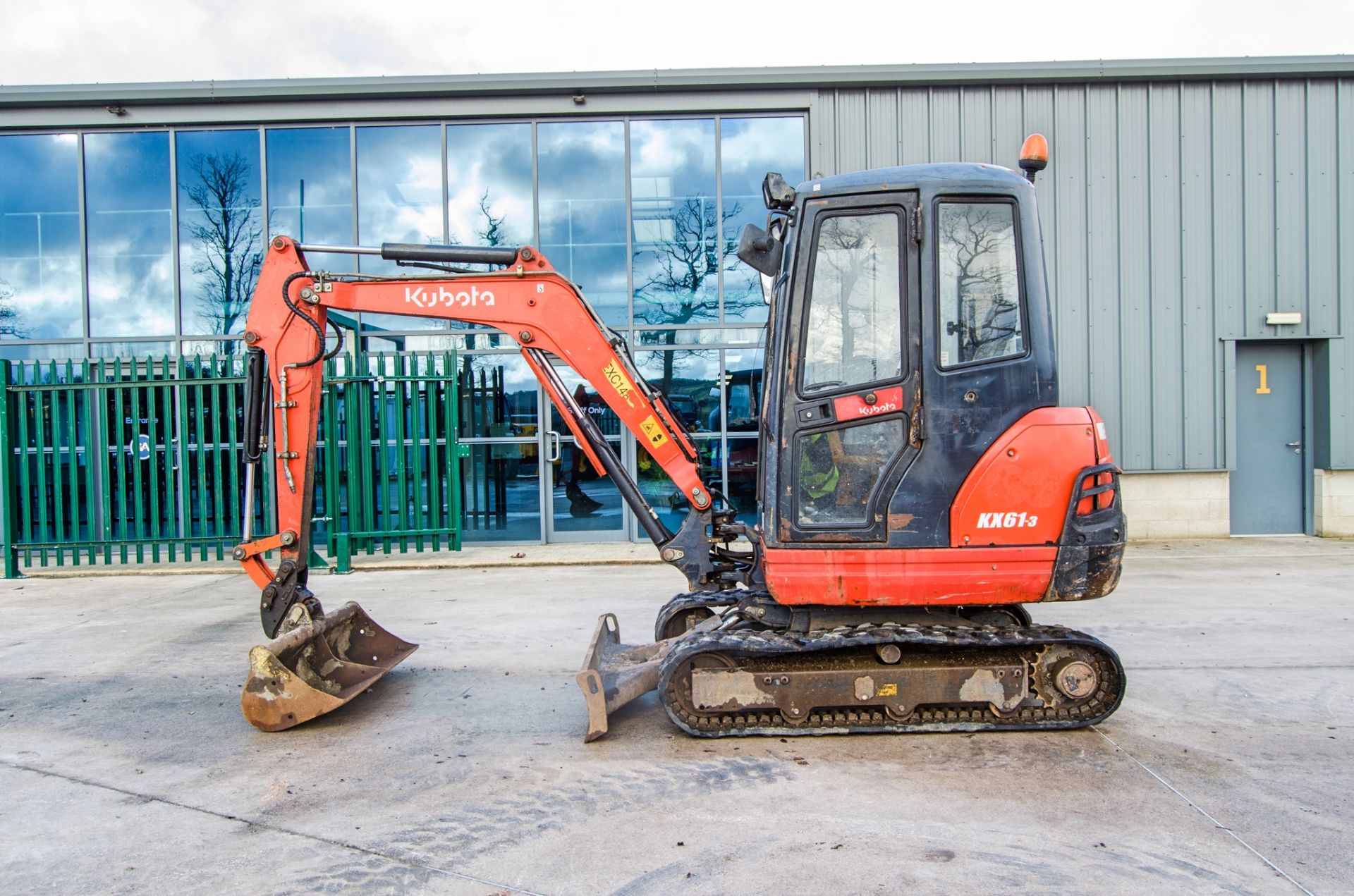 Kubota KX61-3 2.6 tonne rubber tracked excavator Year: 2015 S/N: 81783 Recorded Hours: 3857 blade. - Image 7 of 24