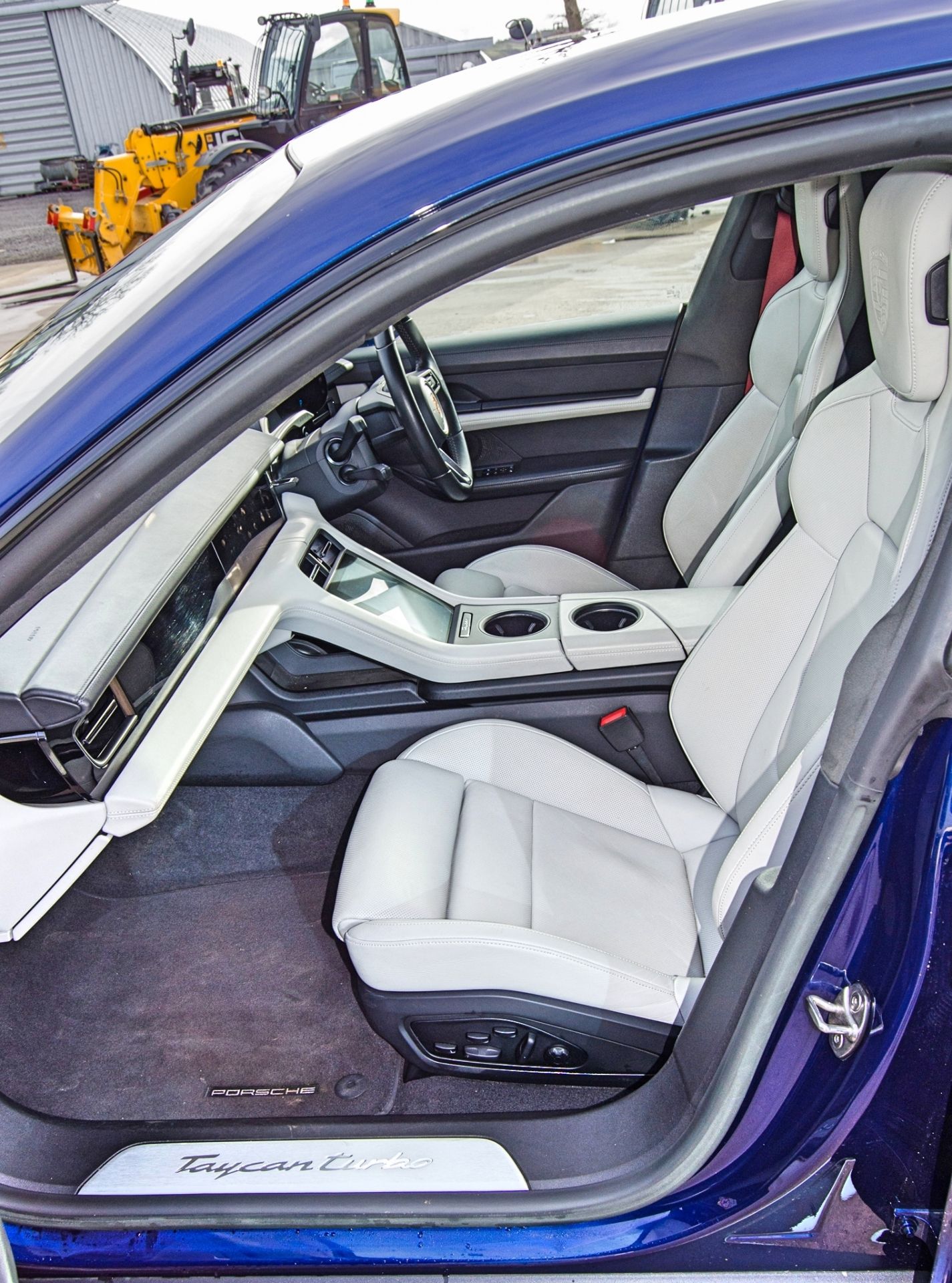 2023 Porsche Taycan Turbo Cross Turismo 500KW 93KWH electric automatic 5 seat hatchback - Image 24 of 40