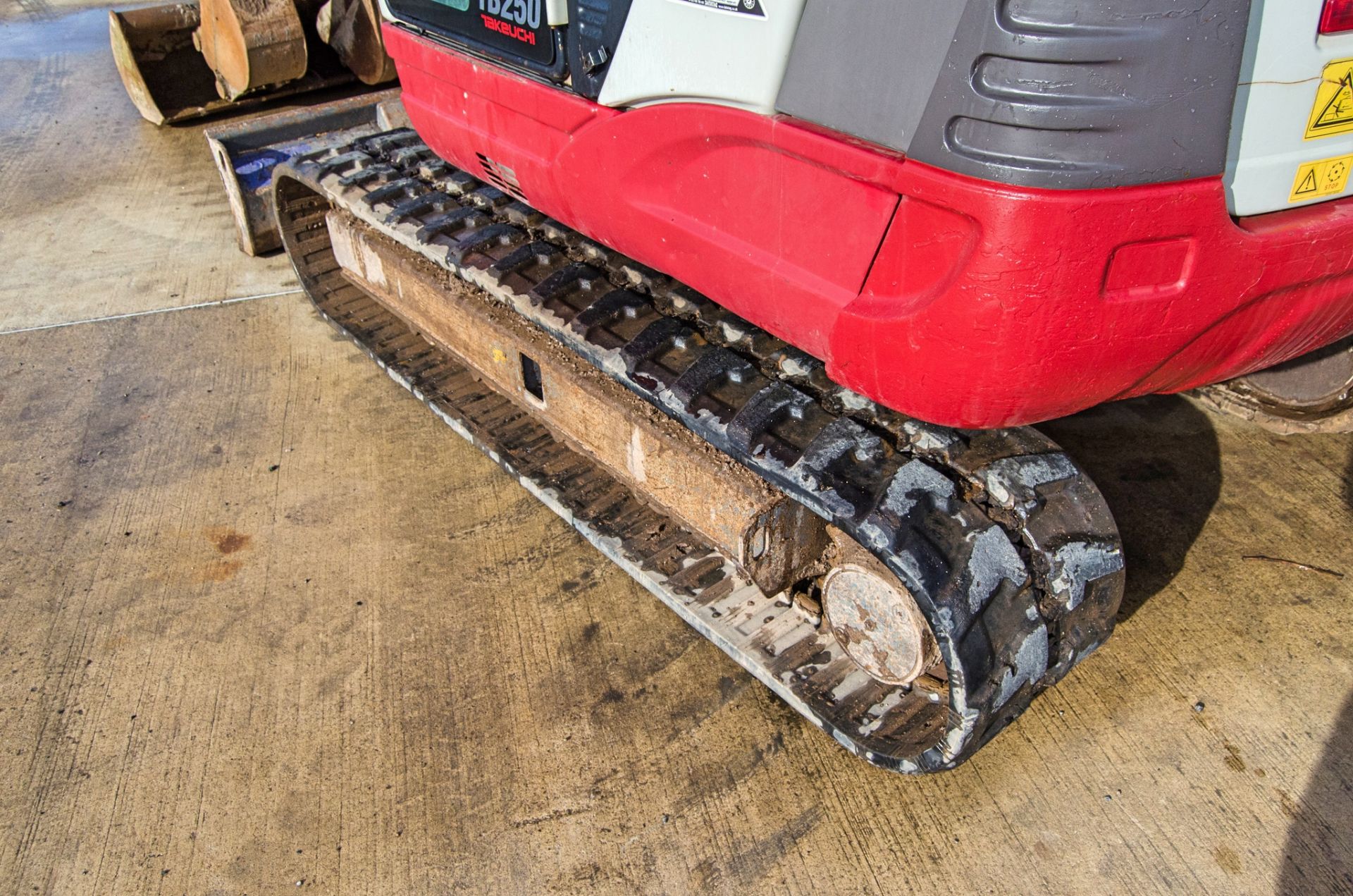 Takeuchi TB250 5 tonne rubber tracked excavator Year: 2018 S/N: 125005975 Recorded Hours: 5236 ( - Image 9 of 27