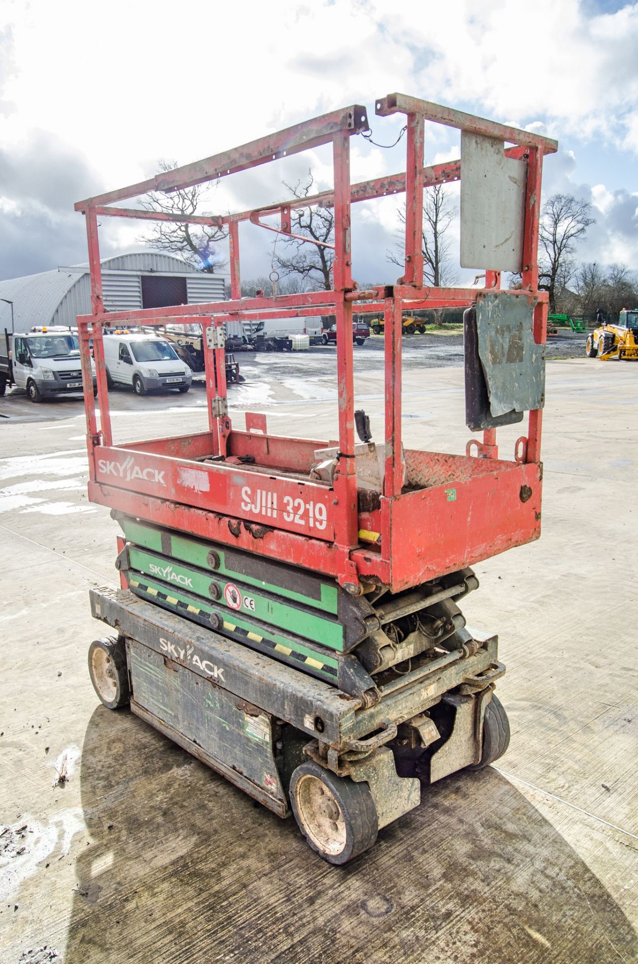 Skyjack SJIII 3219 battery electric scissor lift access platform Year: 2016 S/N: 22095759 - Image 2 of 7