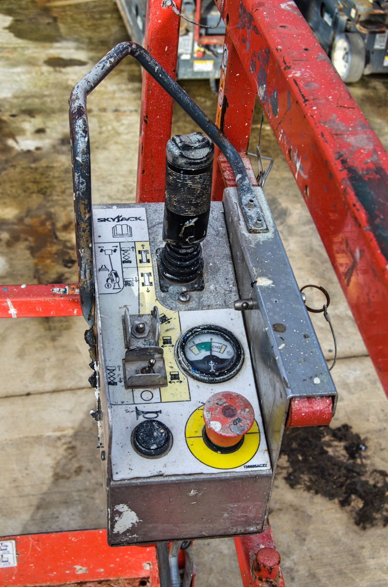 Skyjack SJIII 3219 battery electric scissor lift access platform Year: 2019 S/N: 22136633 HYP547 - Image 9 of 10