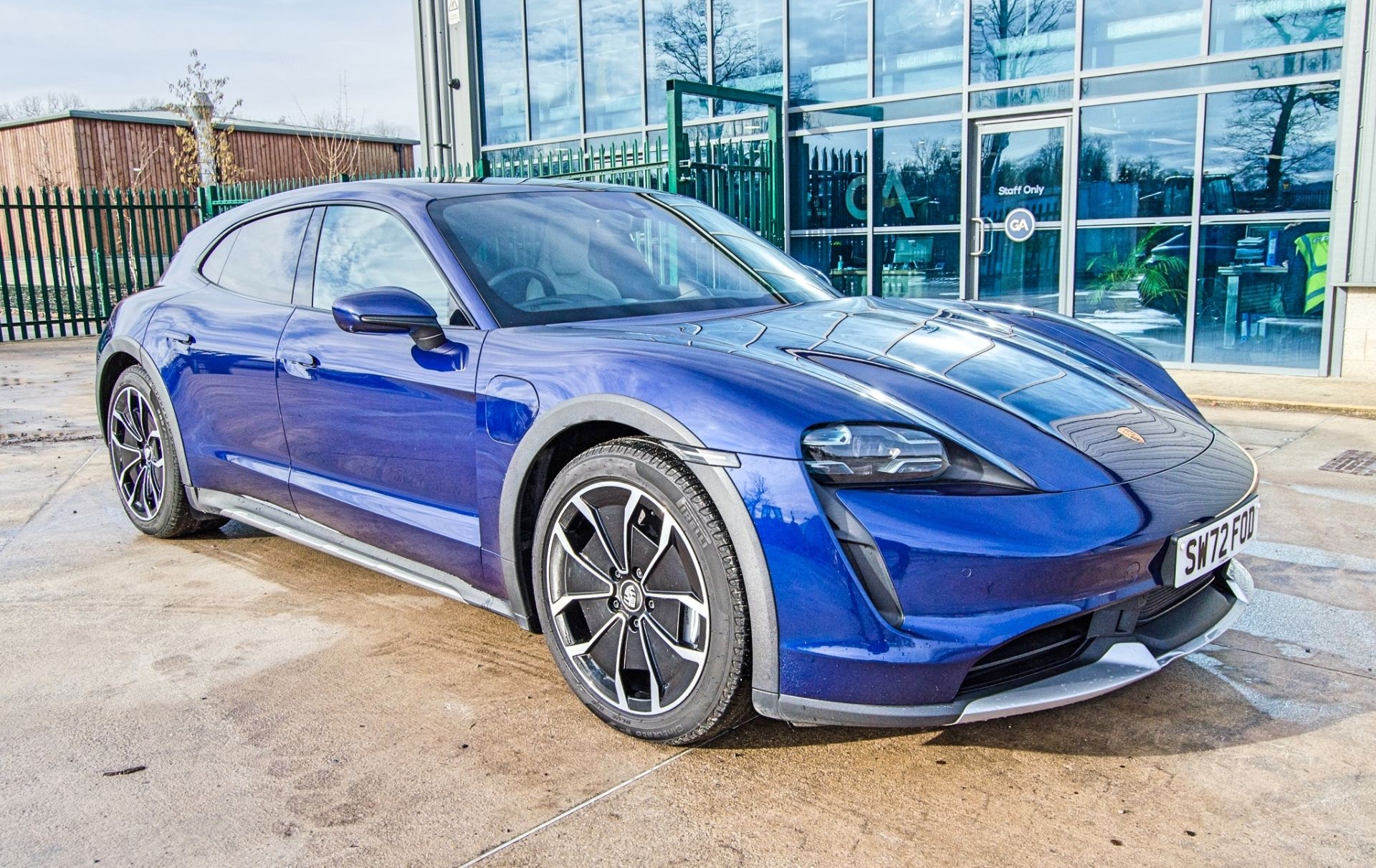 2023 Porsche Taycan Turbo Cross Turismo 500KW 93KWH electric automatic 5 seat hatchback - Image 2 of 40