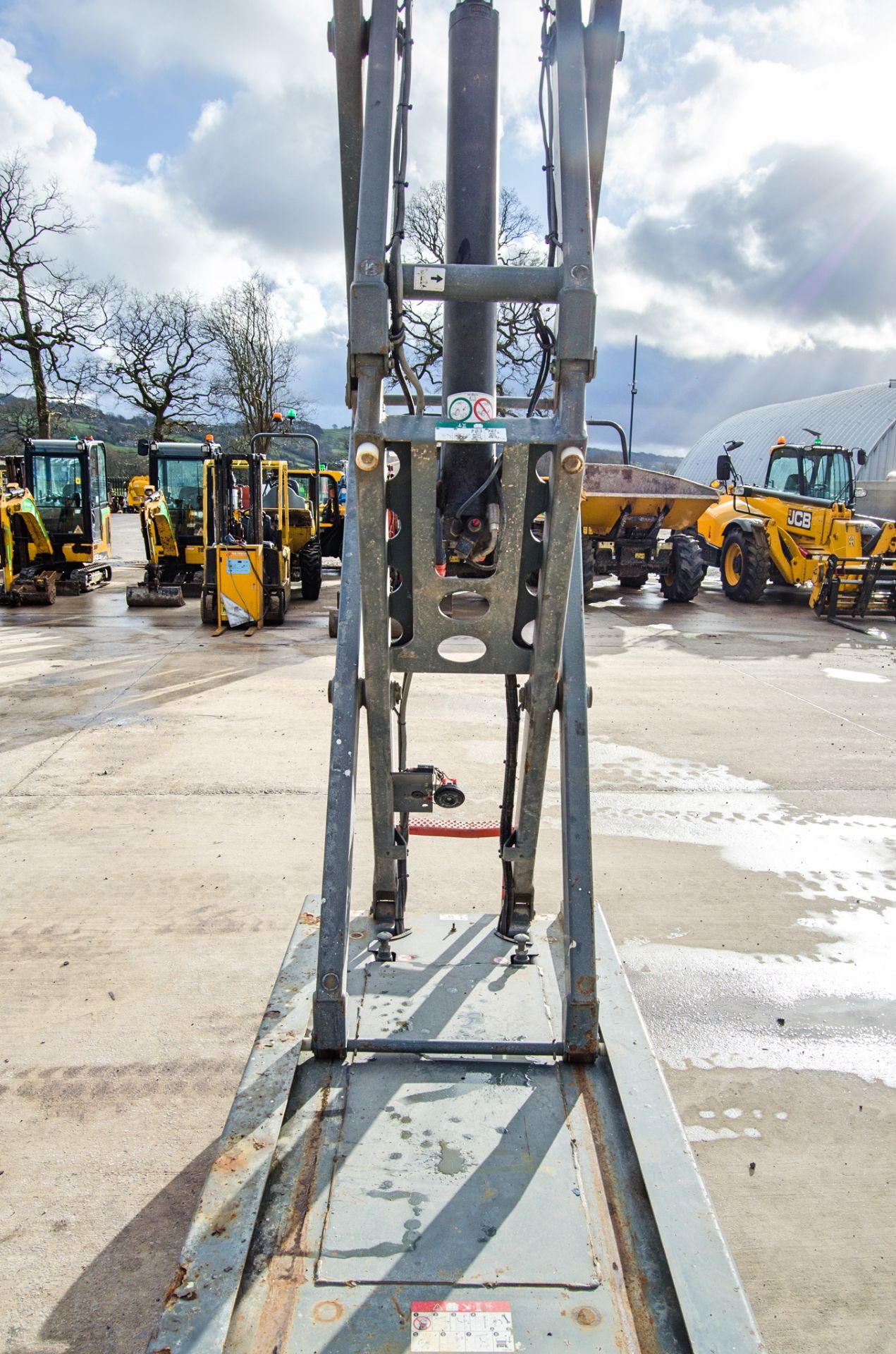Skyjack SJIII 3219 battery electric scissor lift access platform Year: 2019 S/N: 22136633 HYP547 - Image 7 of 10