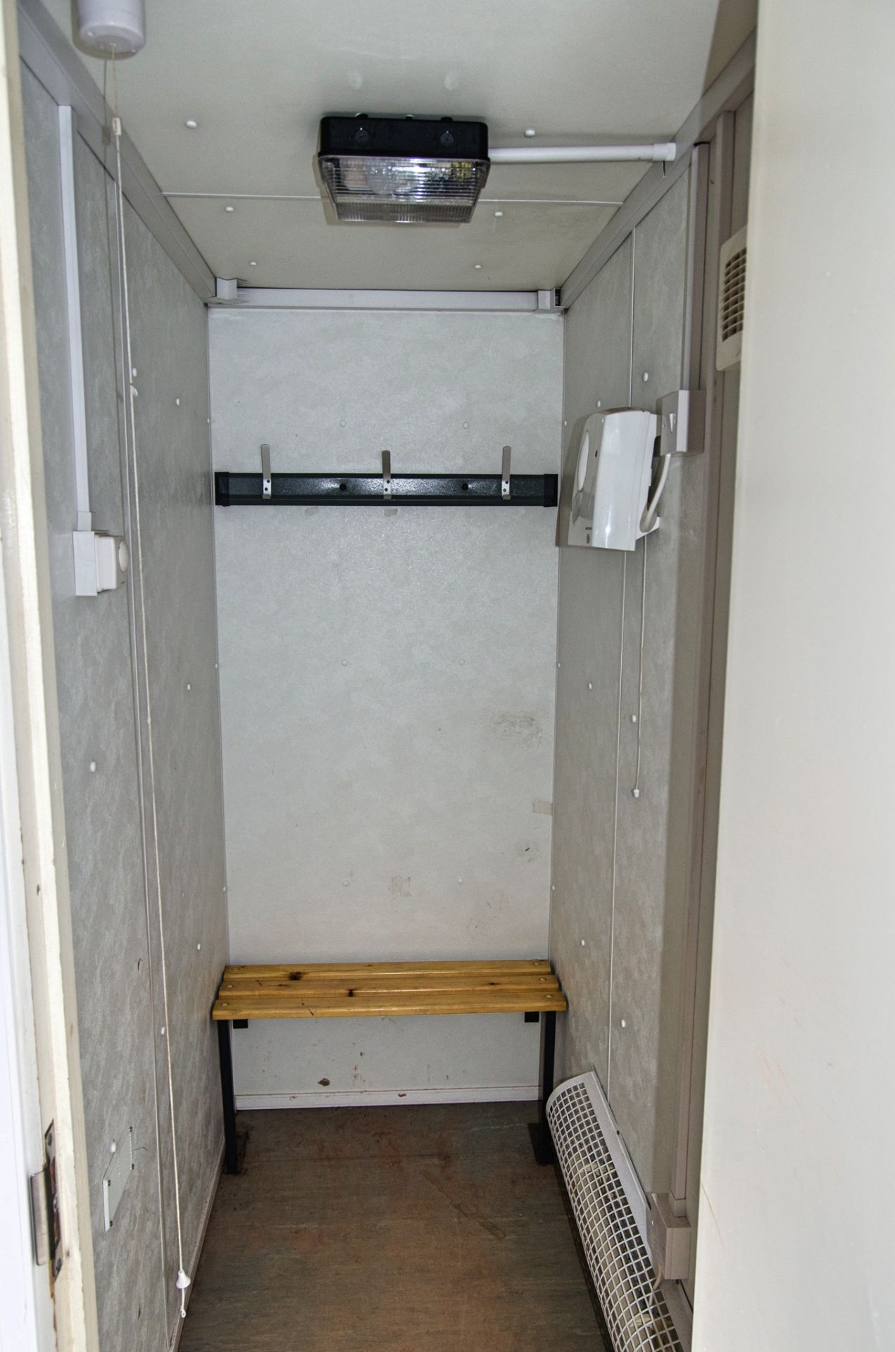 24ft x 9ft steel anti-vandal welfare site unit Comprising of: Canteen area, drying room, office, - Image 7 of 10
