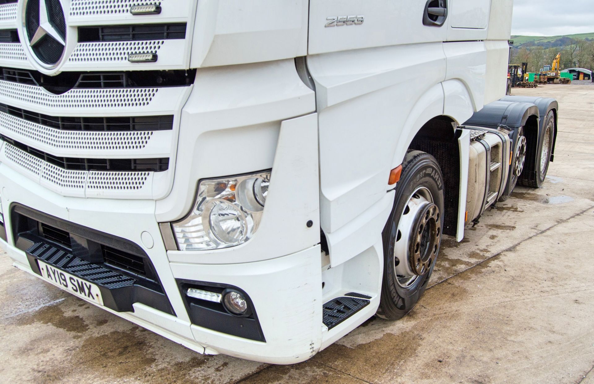 Mercedes Benz 2553 6x2 12,809cc diesel automatic tractor unit Registration Number: AY19 SMX Date - Image 11 of 31
