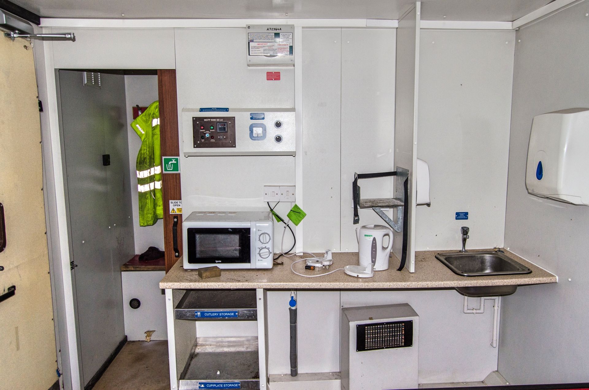 24ft x 9ft steel anti vandal welfare site unit Comprising of: anteen area, drying room, office, - Image 6 of 11