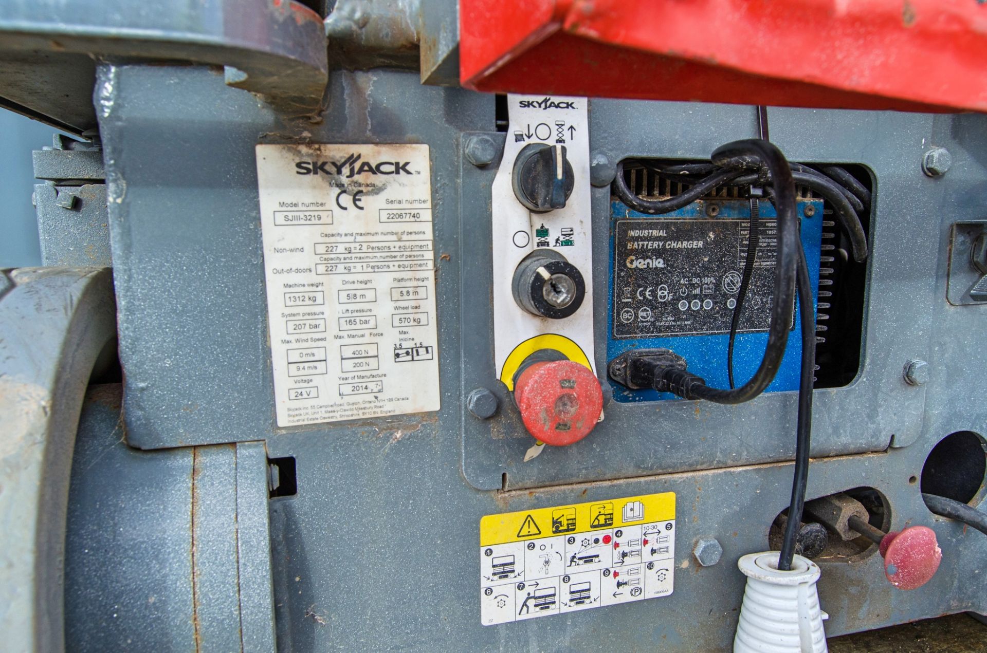 Skyjack SJIII 3219 battery electric scissor lift access platform Year: 2014 S/N: 22067740 HYP327 - Image 5 of 7