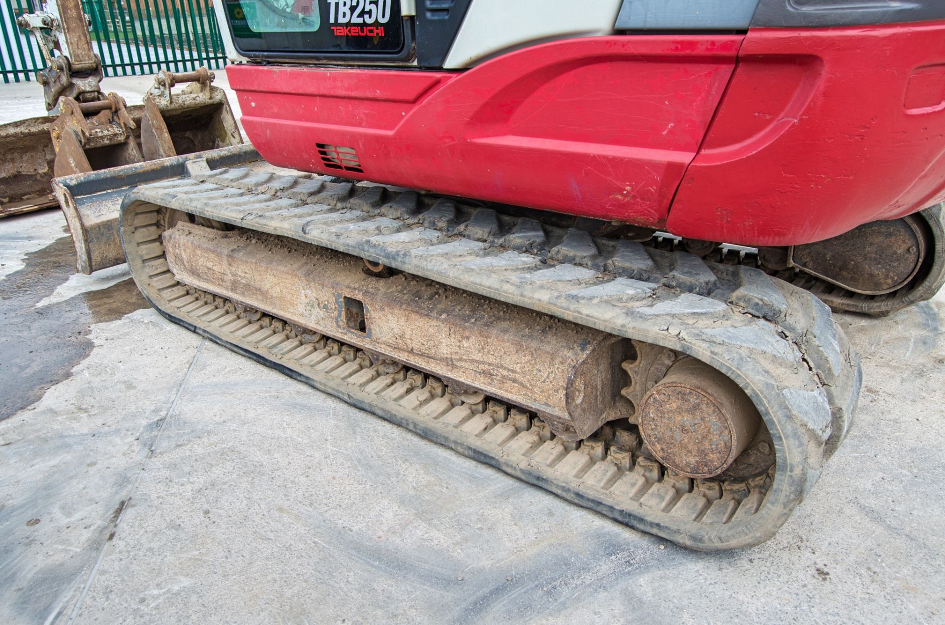 Takeuchi TB250 5 tonne rubber tracked excavator Year: 2018 S/N: 125005919 Recorded Hours: 5503 - Image 11 of 27