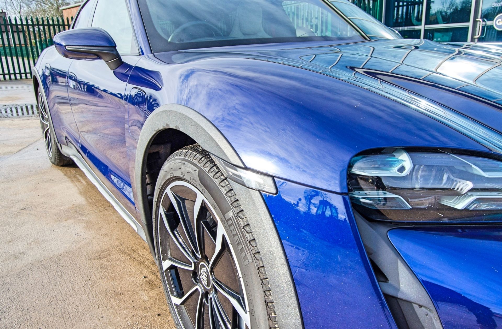 2023 Porsche Taycan Turbo Cross Turismo 500KW 93KWH electric automatic 5 seat hatchback - Image 13 of 40