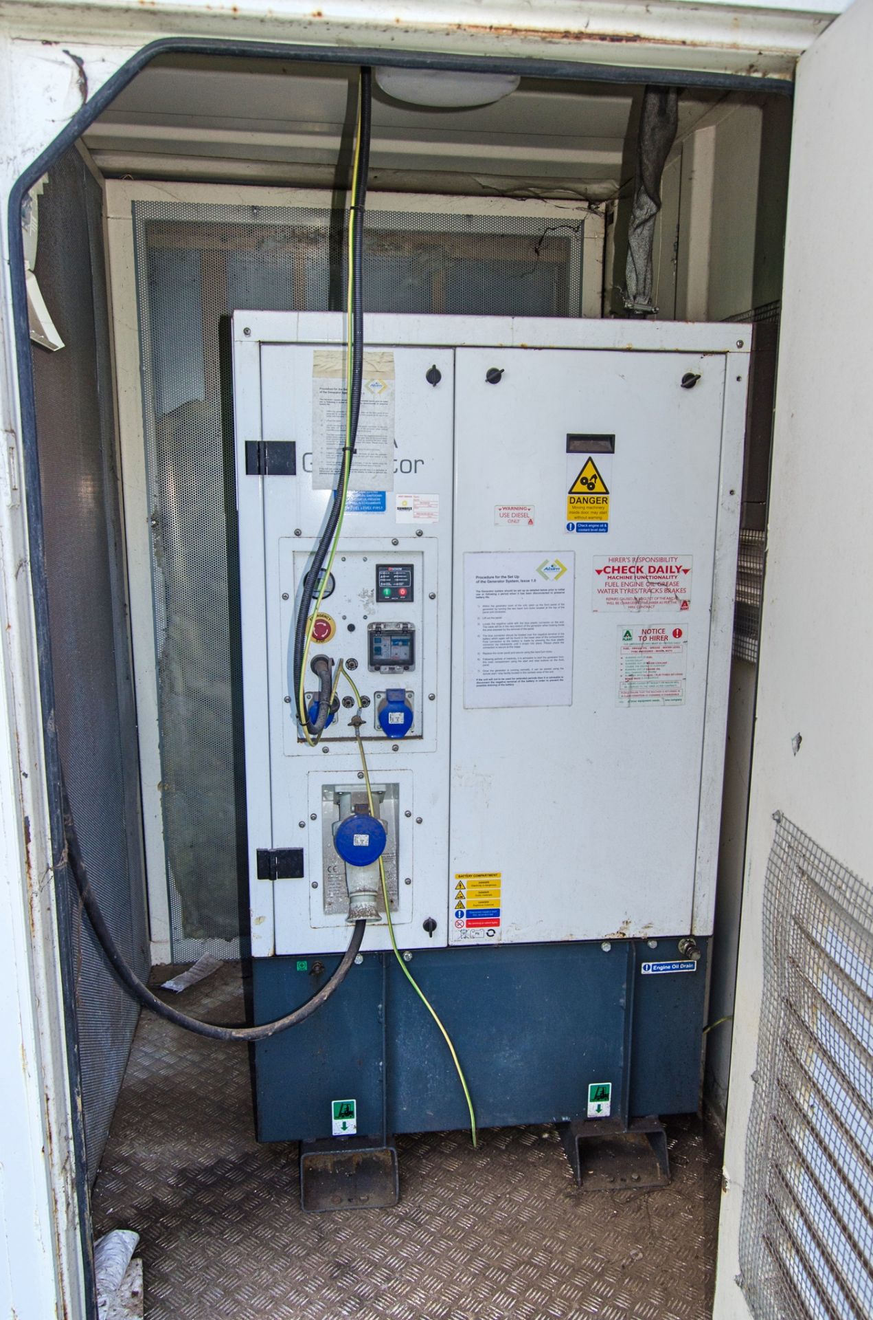 21ft x 9ft steel anti-vandal welfare site unit Comprising of: Canteen area, drying room, toilet & - Image 9 of 10