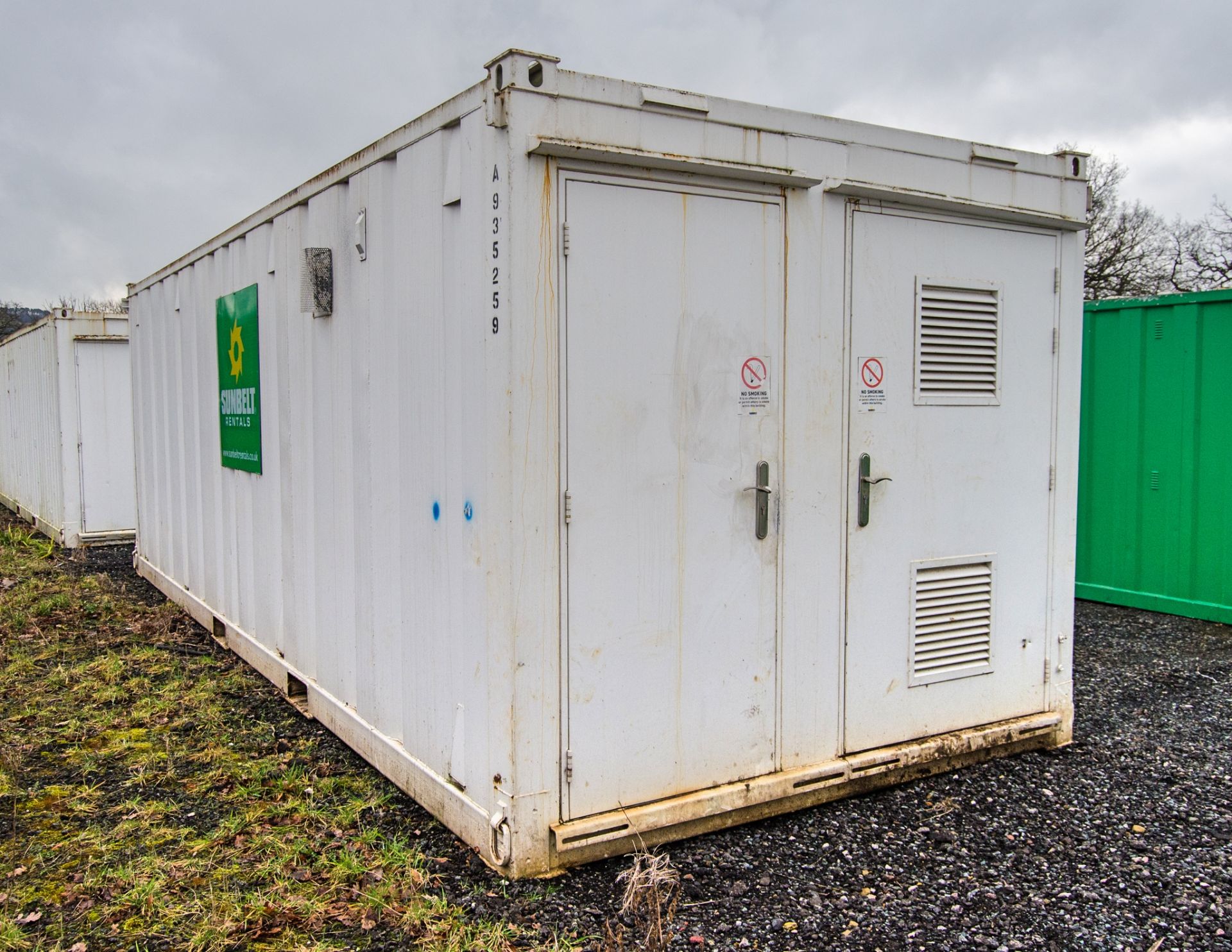 24ft x 9ft steel anti-vandal welfare site unit Comprising of: Canteen area, drying room, office, - Image 3 of 11