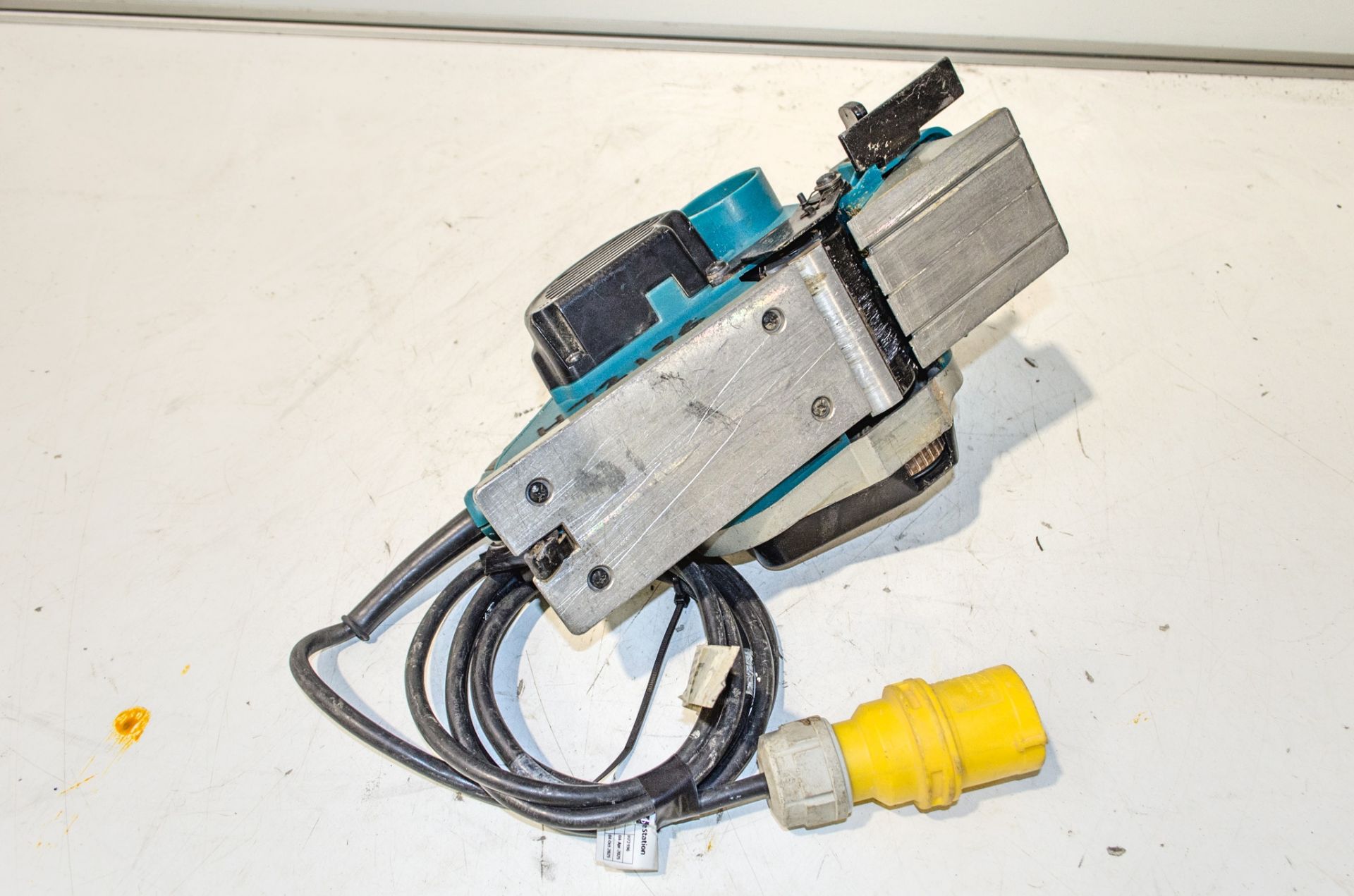 Makita KP0810 110v power planer H72196 - Image 2 of 2