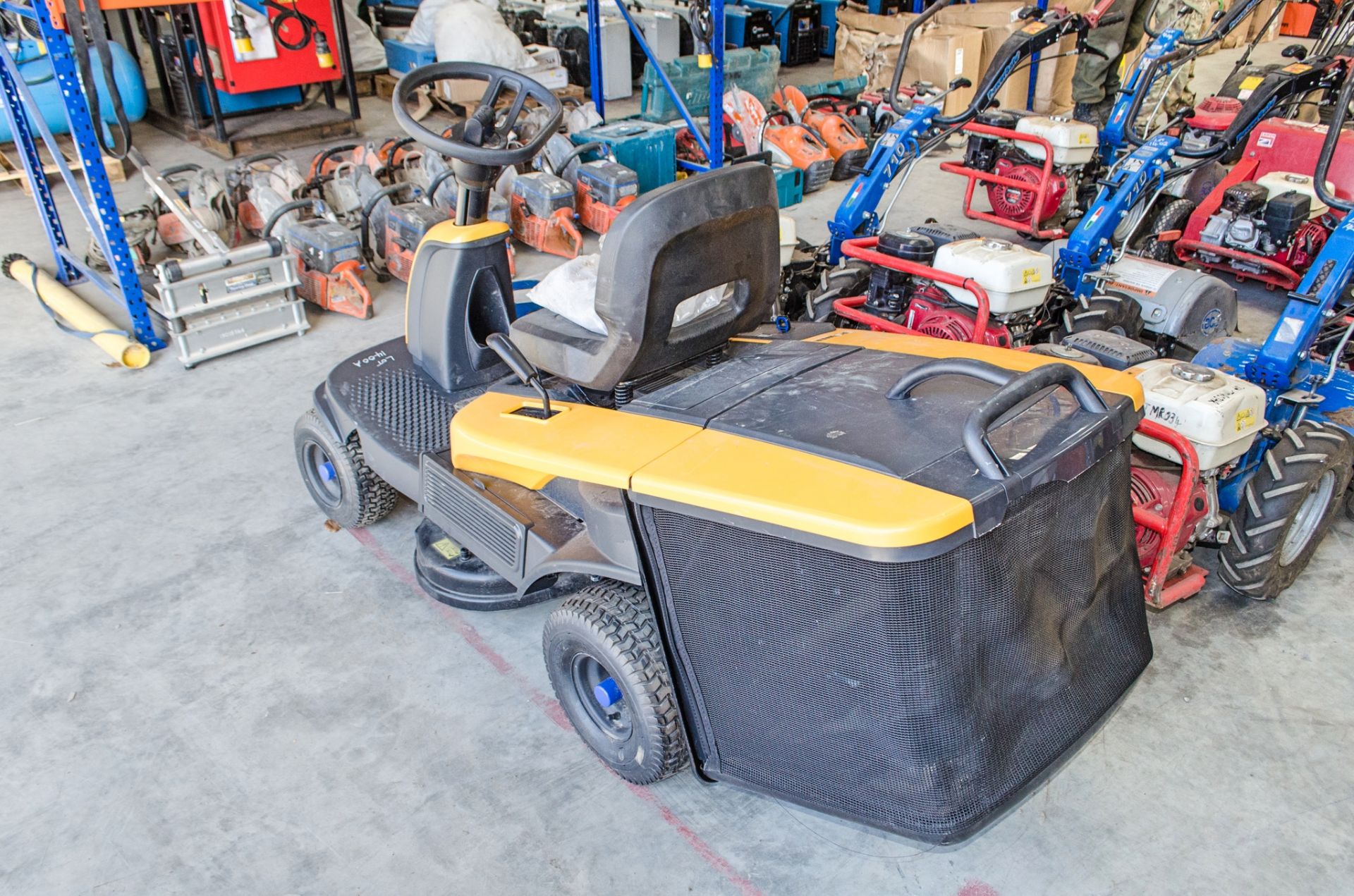 Stiga Swift battery electric ride on lawn mower - Image 4 of 6