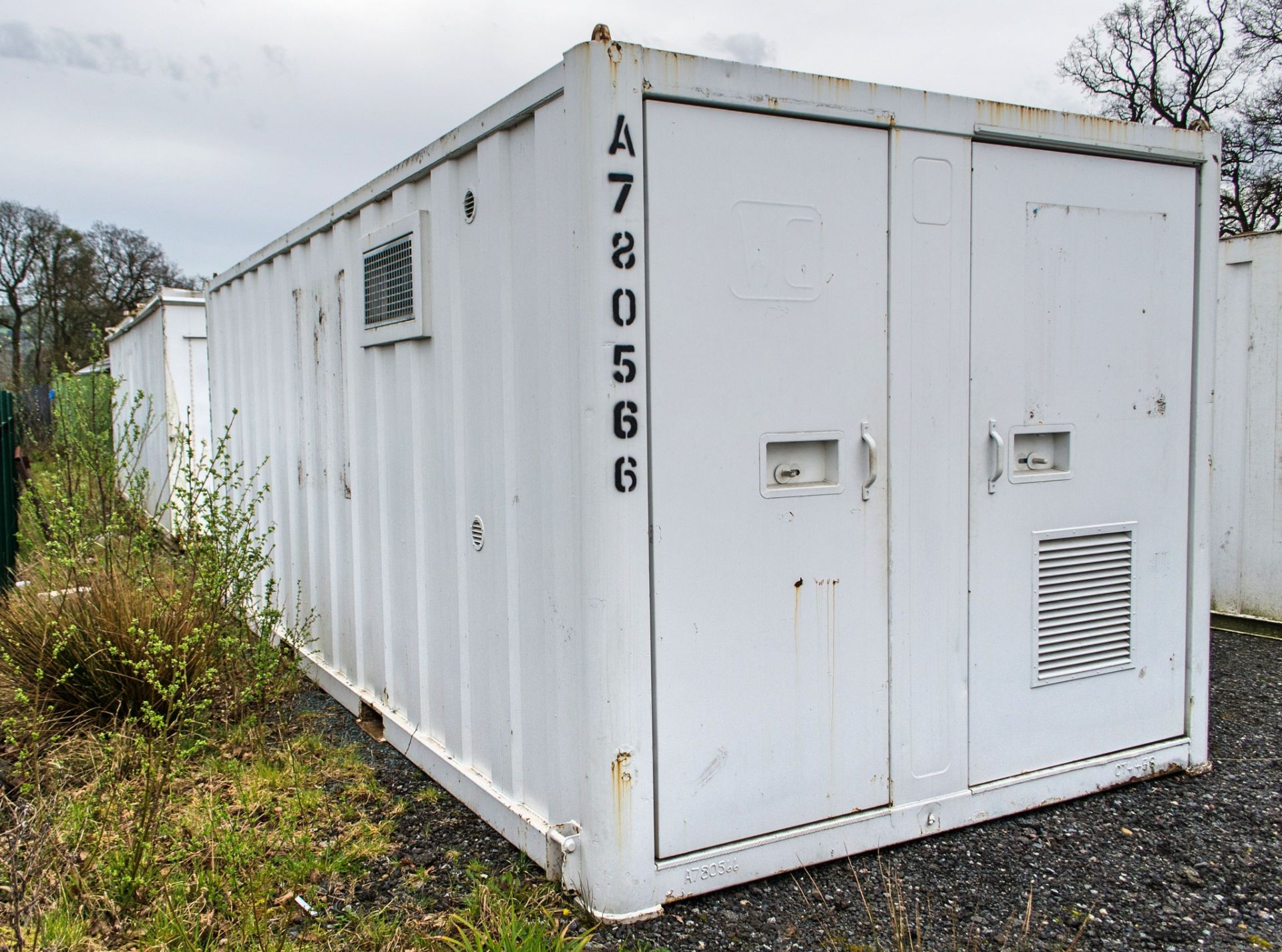 21ft x 9ft steel anti-vandal welfare site unit Comprising: canteen area, drying room,  office, - Image 3 of 11