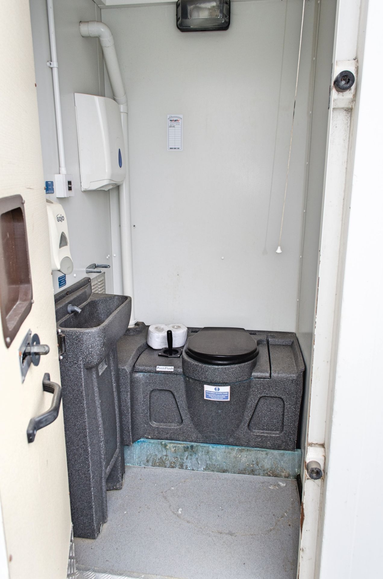 21ft x 9ft steel anti-vandal welfare site unit Comprising: canteen area, drying room,  office, - Image 8 of 11