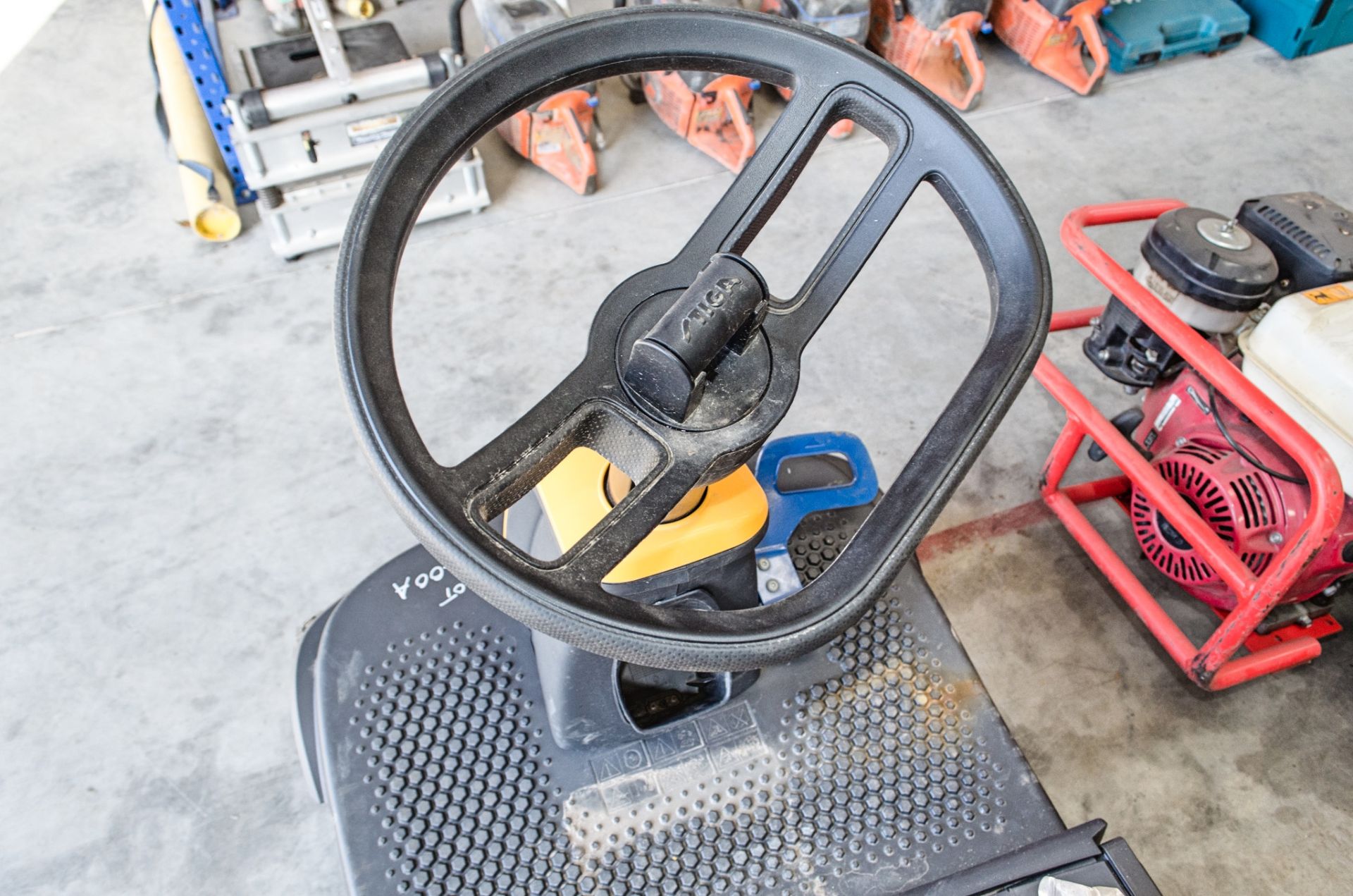 Stiga Swift battery electric ride on lawn mower - Image 5 of 6