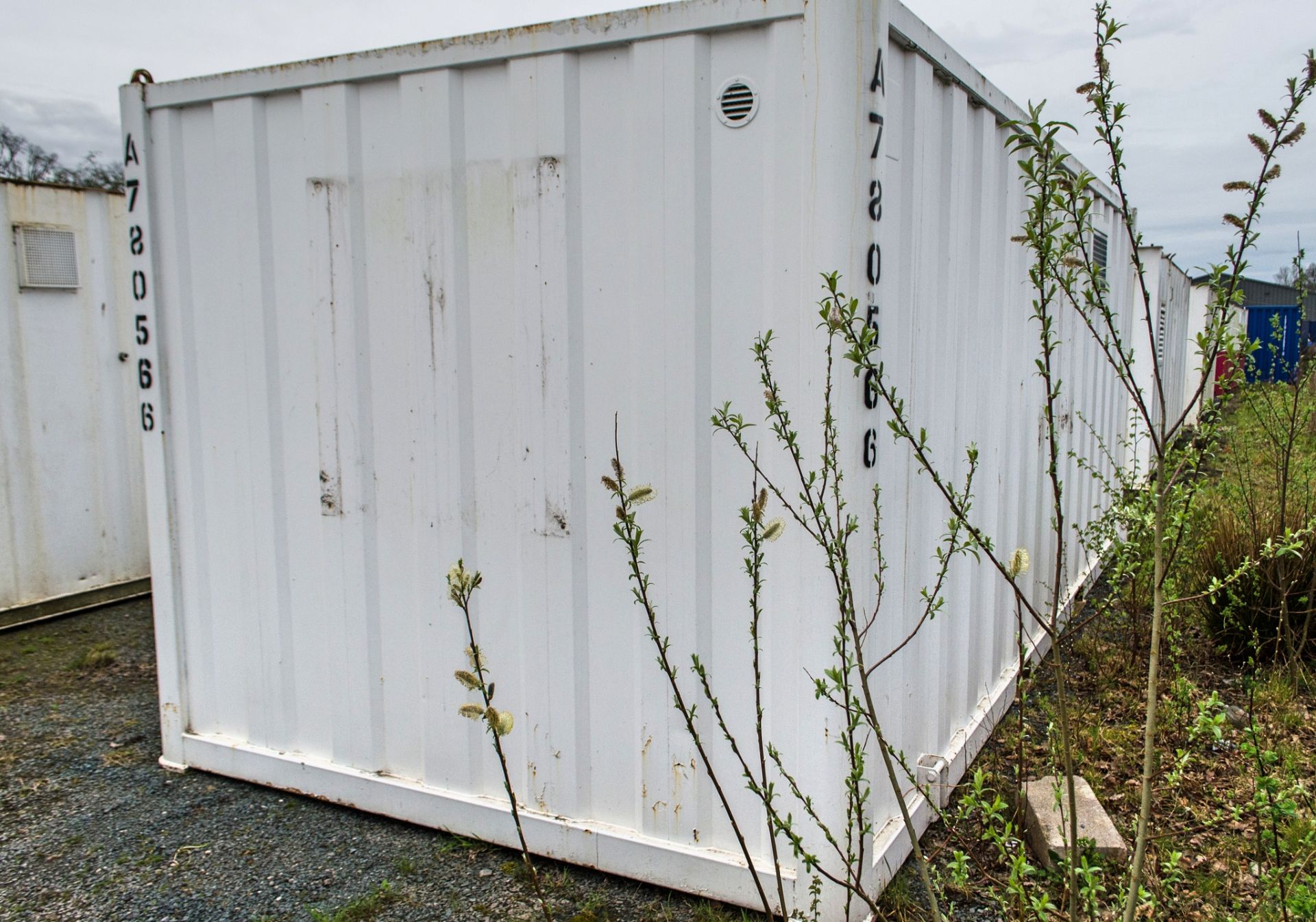 21ft x 9ft steel anti-vandal welfare site unit Comprising: canteen area, drying room,  office, - Image 4 of 11