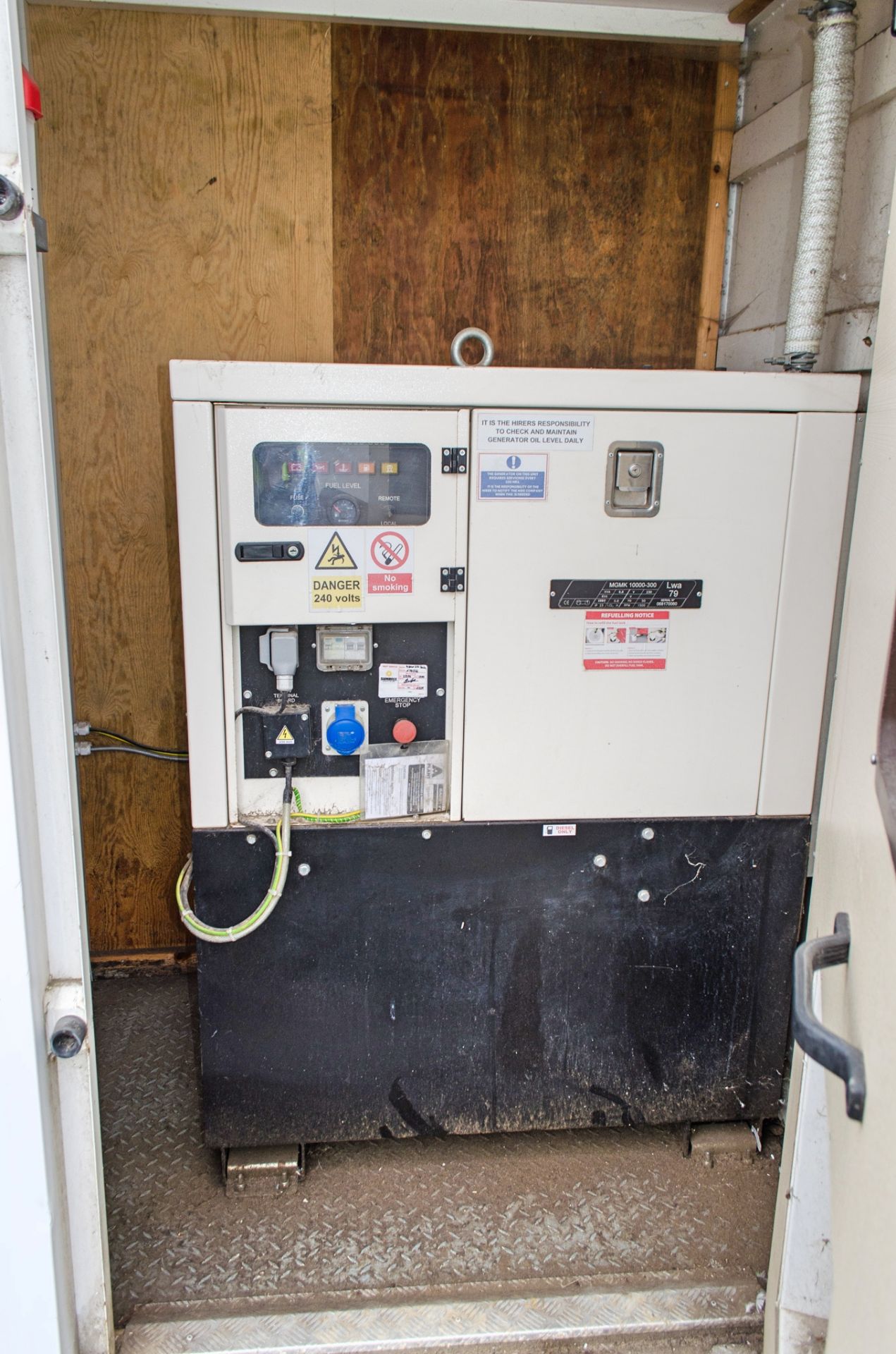 21ft x 9ft steel anti-vandal welfare site unit Comprising: canteen area, drying room,  office, - Image 9 of 11