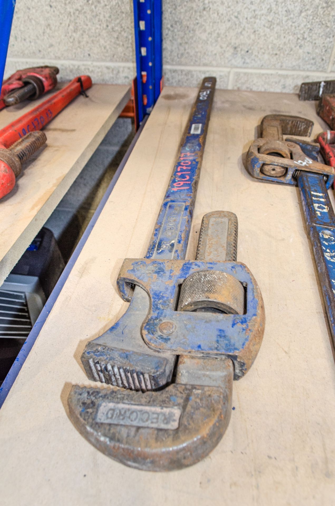 Record 36" pipe wrench 19C17017