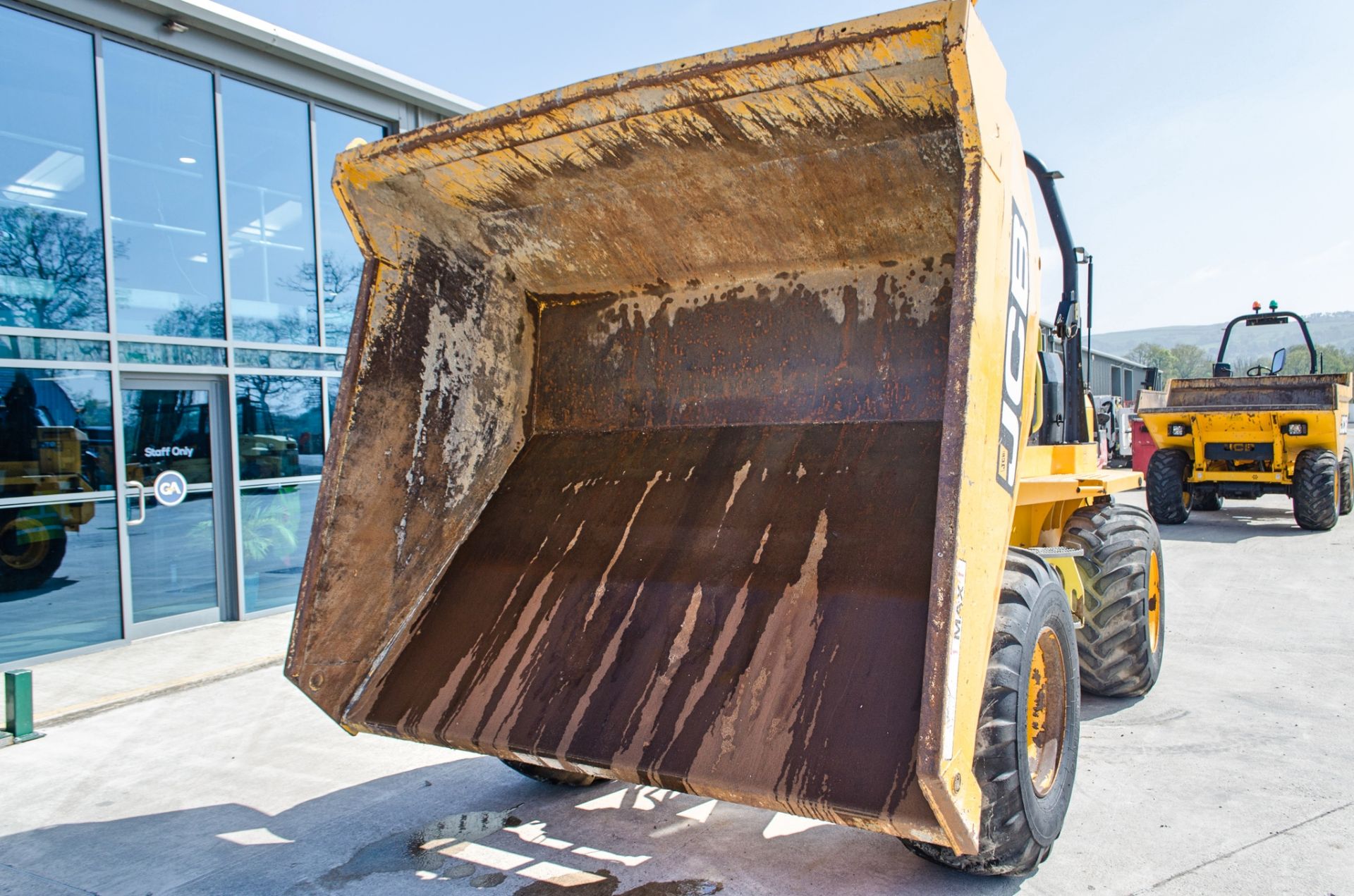JCB 9T-2 Stage V 9 tonne straight skip dumper Year: 2021 S/N: 3030480 Recorded Hours: 1448 c/w - Image 10 of 24