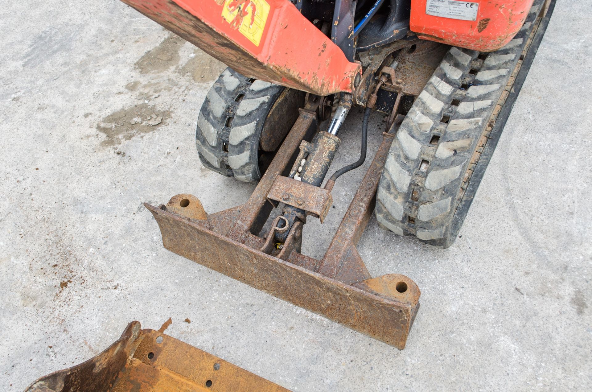 Kubota K008-3 0.8 tonne rubber tracked micro excavator Year: 2018 S/N: 30185 S9916 Recorded Hours: - Image 13 of 25