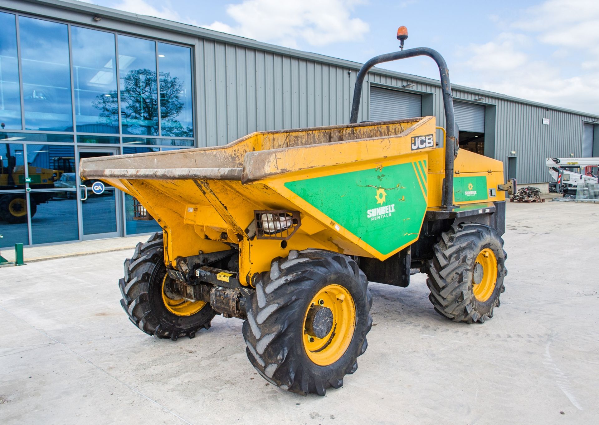 JCB 6 tonne straight skip dumper Year: 2016 S/N: EGGRK0163 Recorded Hours: 3234 A727178