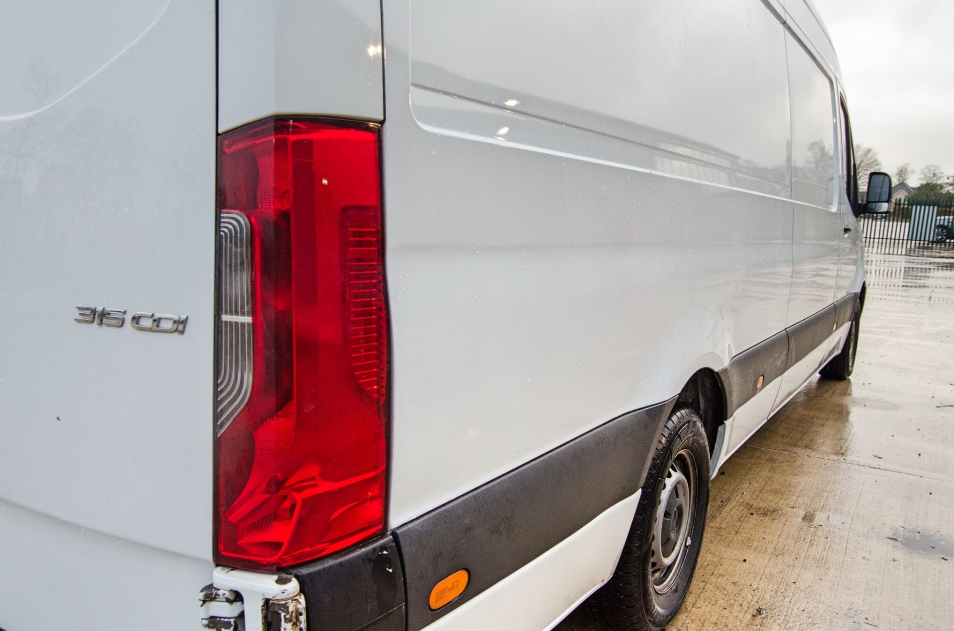 Mercedes Benz Sprinter 315 Progressive CDi 1950cc diesel 6 speed manual panel van Registration - Image 11 of 30